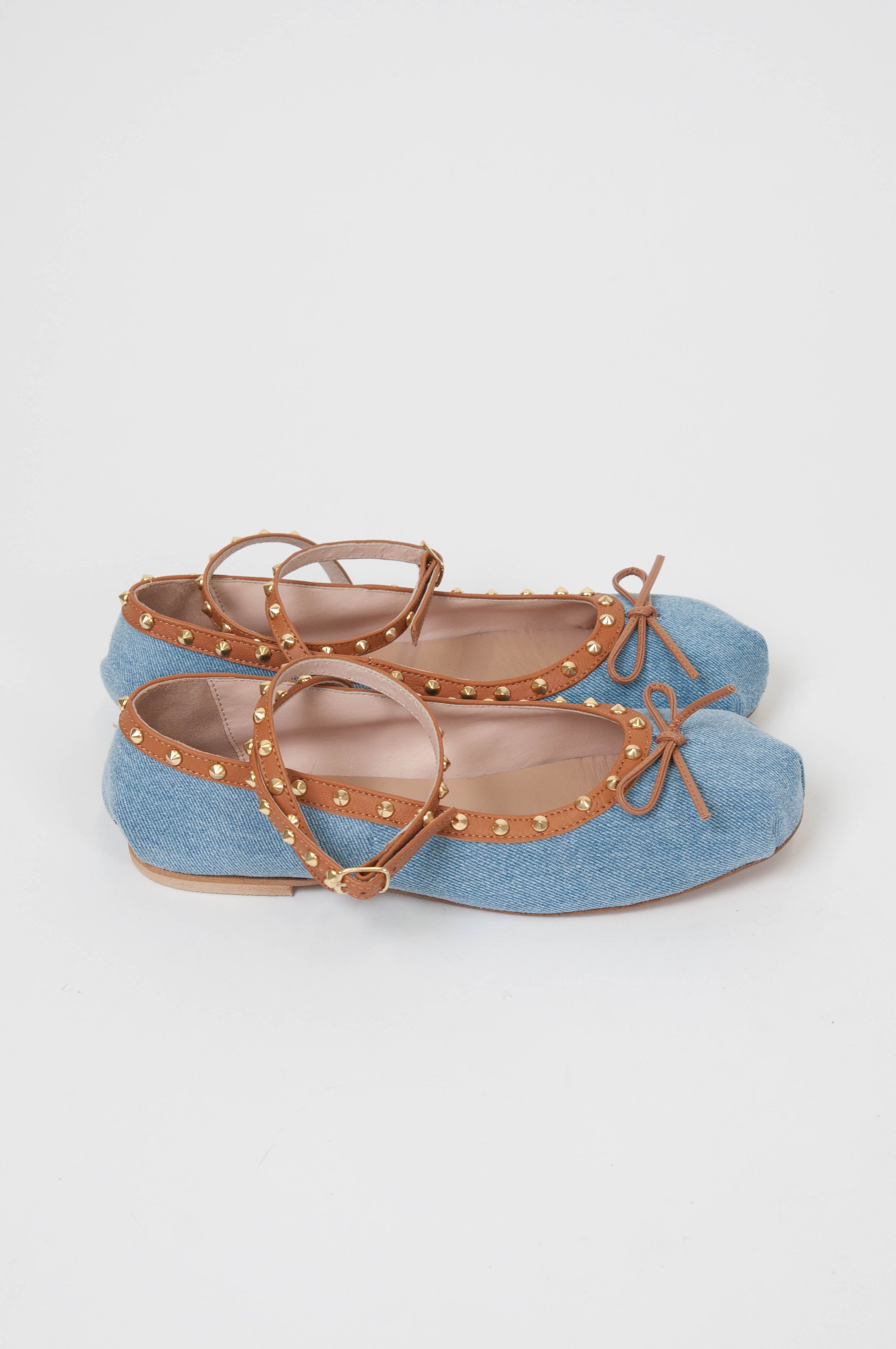 Divine Follie - Ballerina denim con profilo in pelle con borchie e cinturino