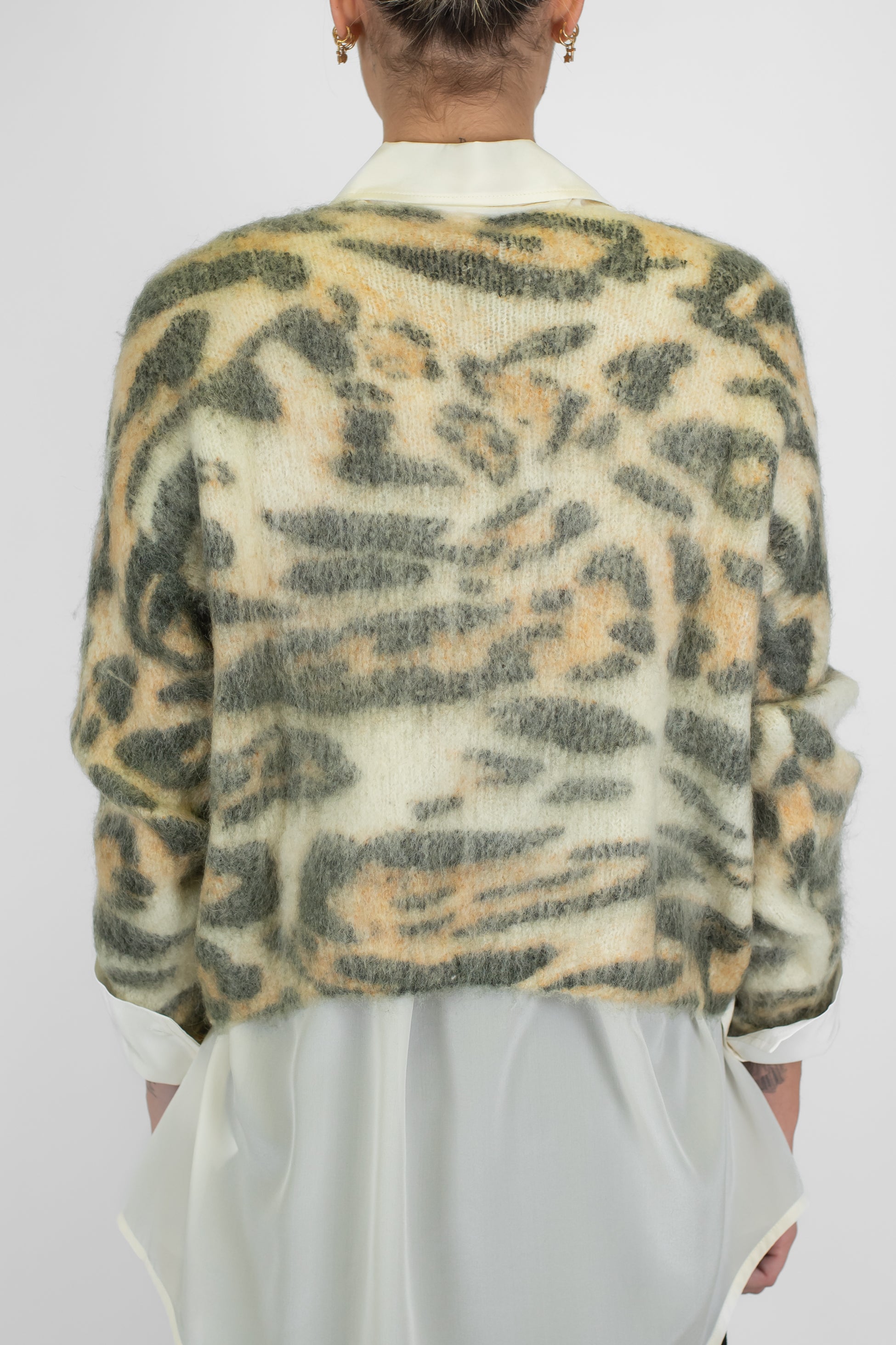 Tensione in - Cardigan fantasia animalier maculato in misto lana mohair con bottoni gioiello