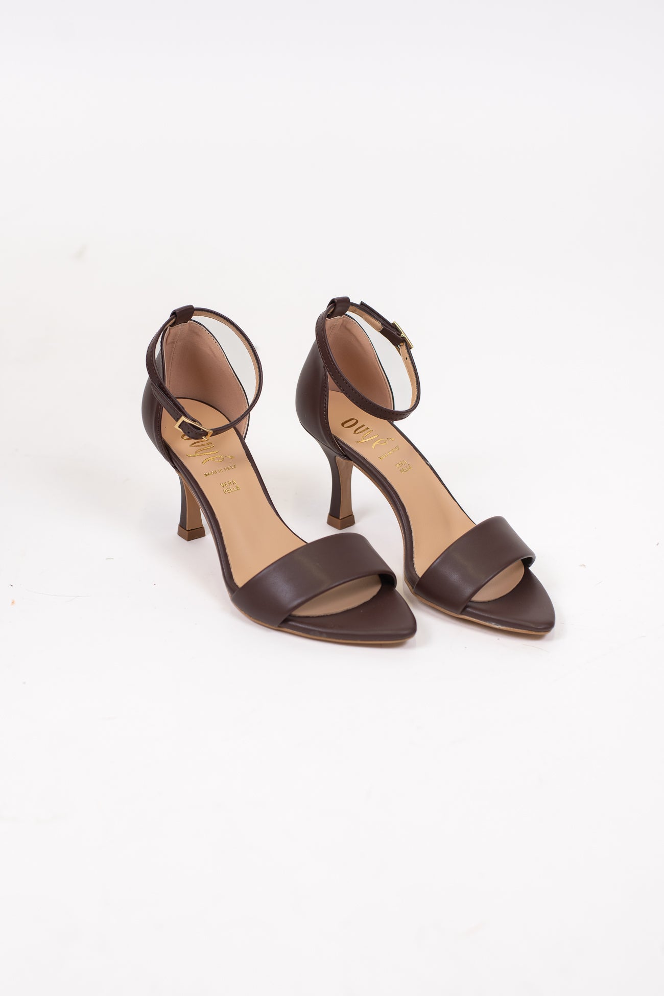 Ovyé - Décolleté in pelle con cinturino alla caviglia