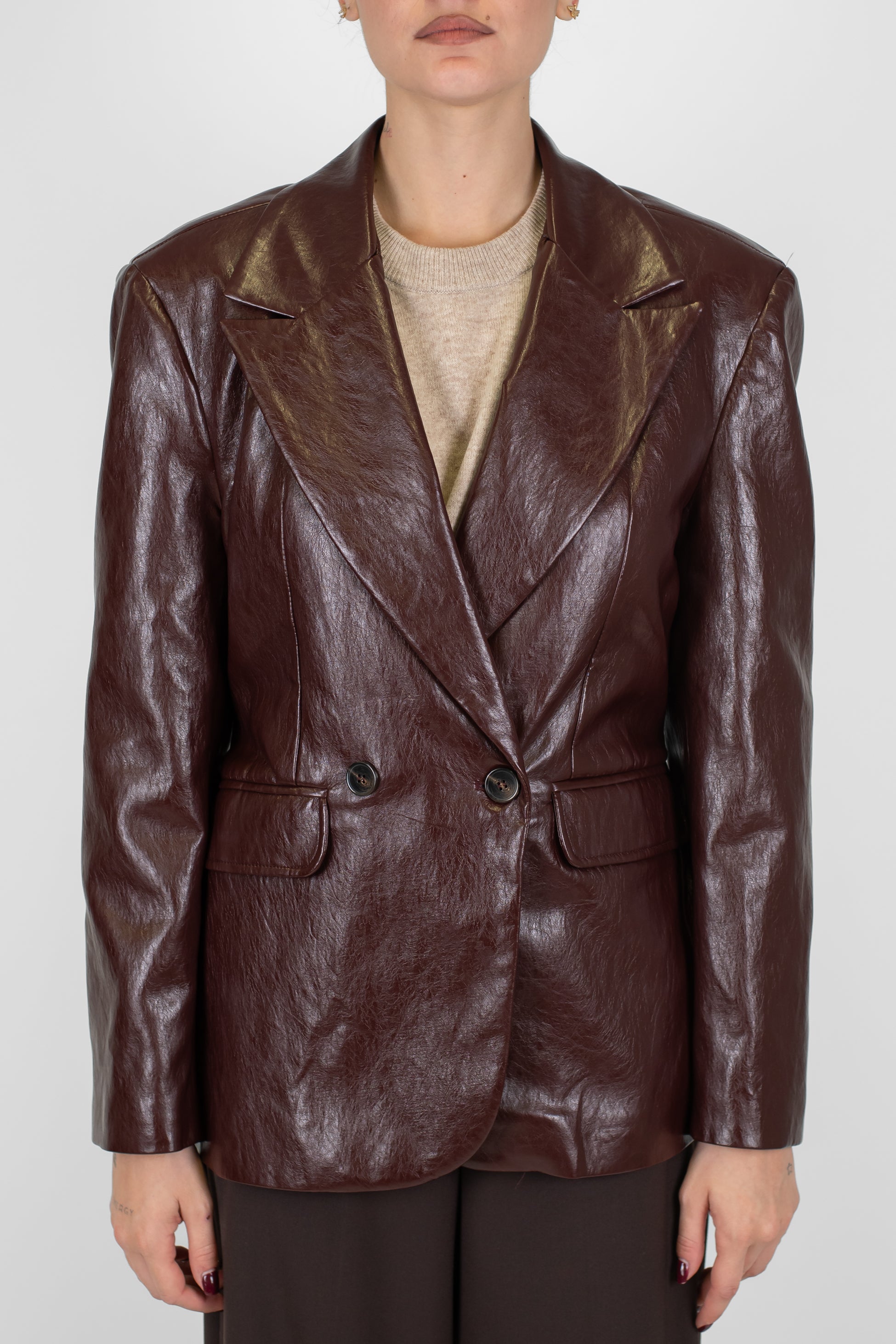 Motel - Giacca doppiopetto in ecopelle con spalline e cinturino sul retro