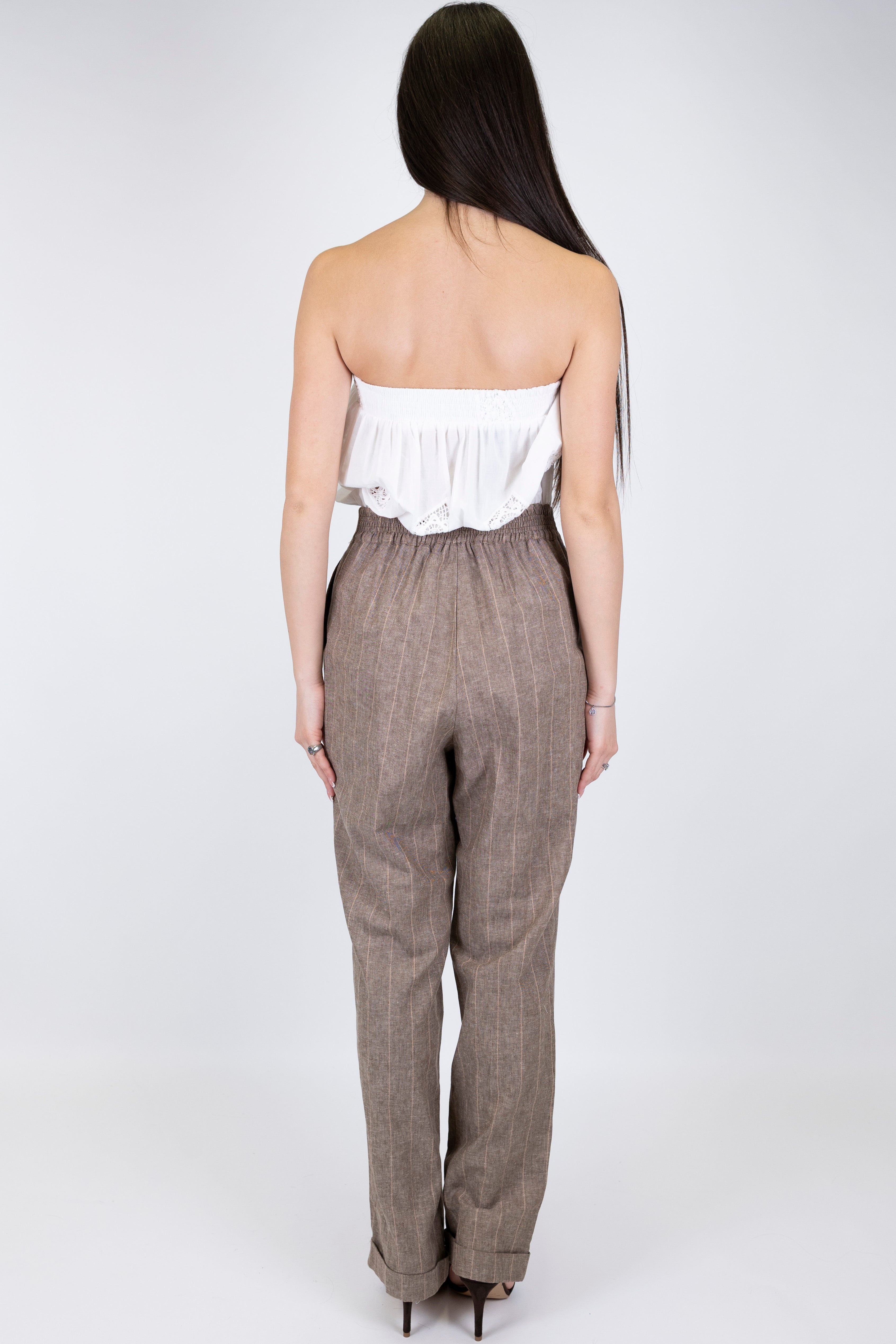 Maryley - Tuta a fascia con top in sangallo e pantalone palazzo in lino gessato