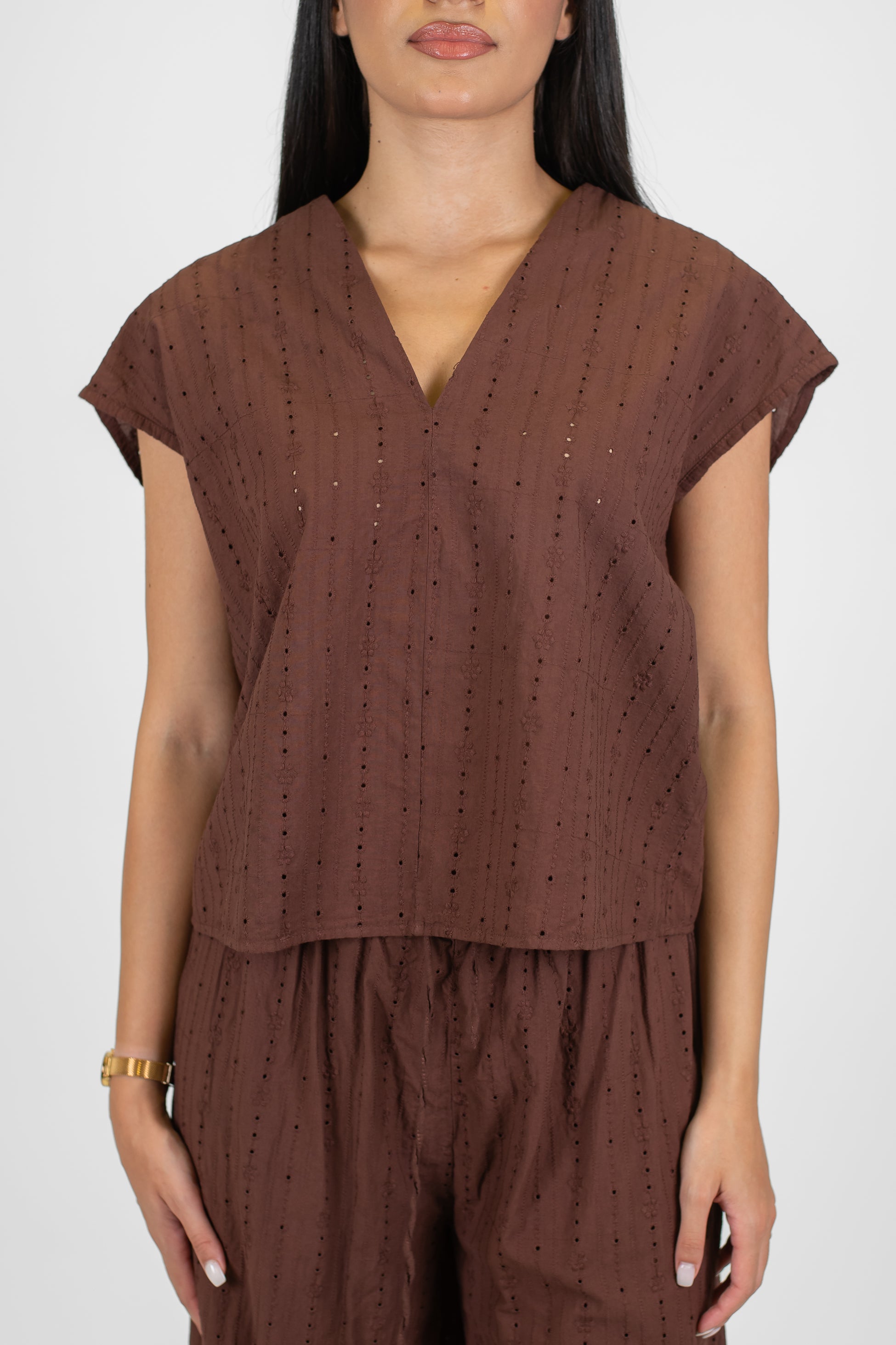 Haveone - Coordinato in pizzo sangallo con t-shirt scollo a V e pantalone palazzo con coulisse