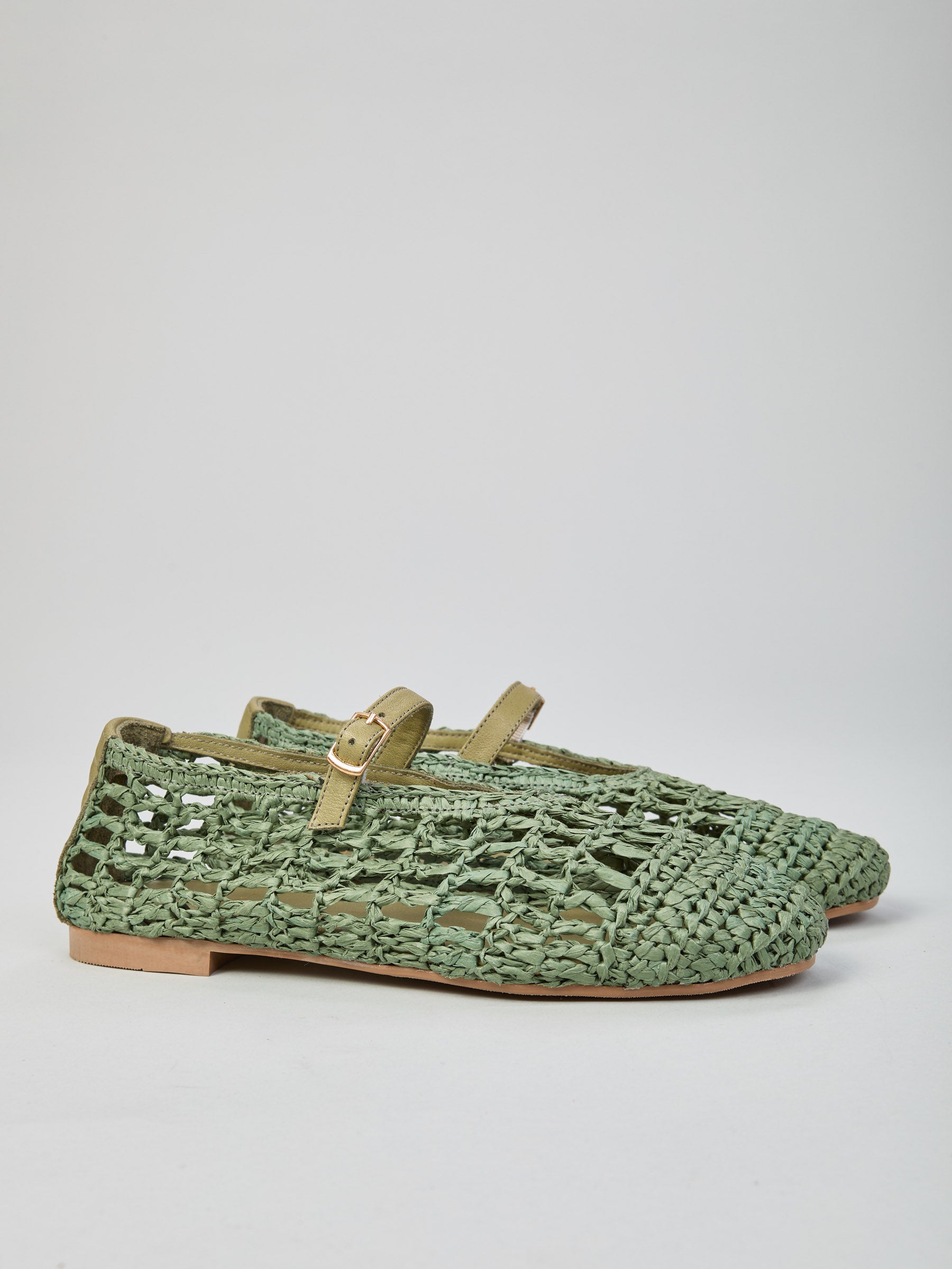 Ovyé - Ballerina in rafia con cinturino in pelle