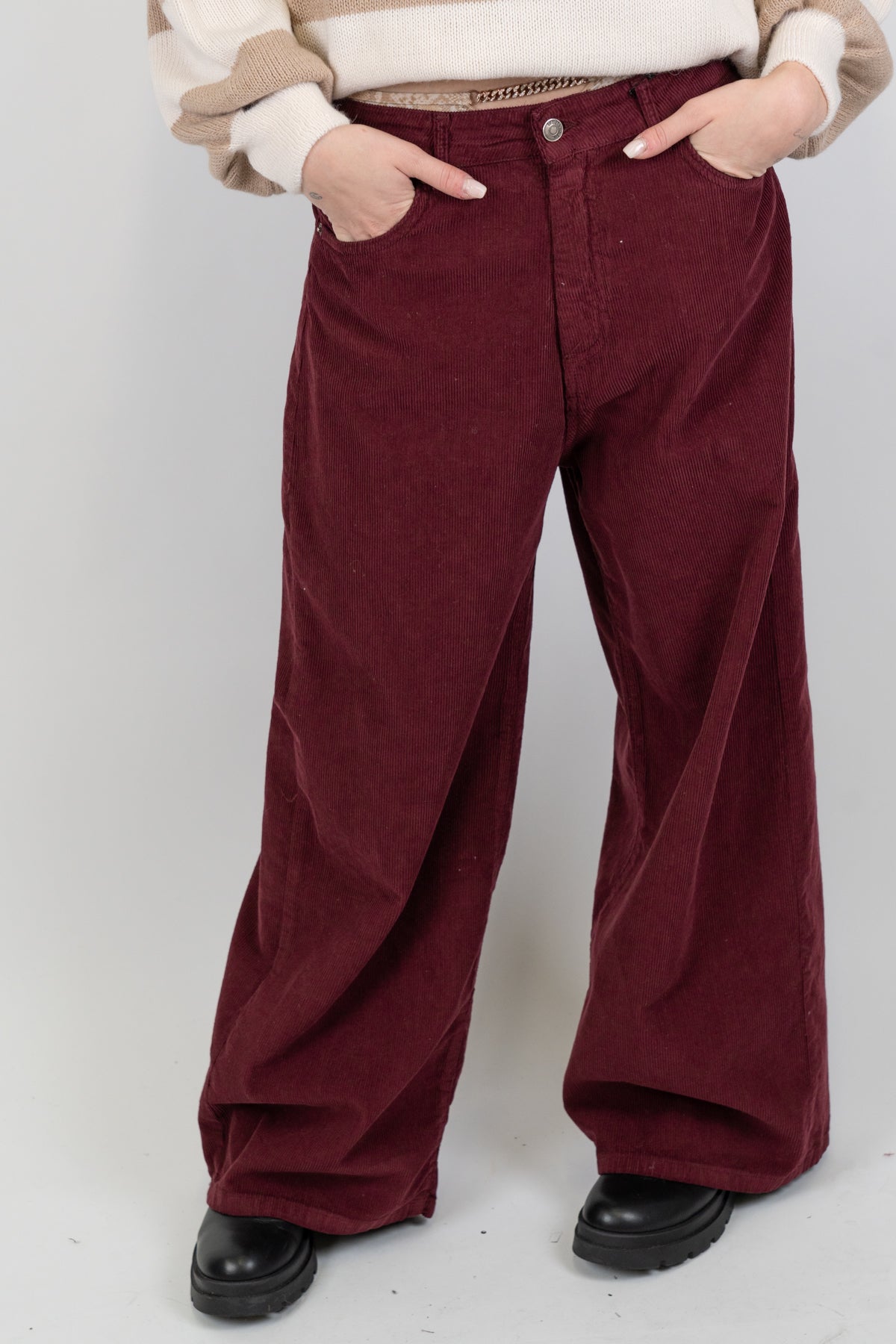 Tensione in - Pantalone palazzo in velluto millerighe con tasconi sul retro