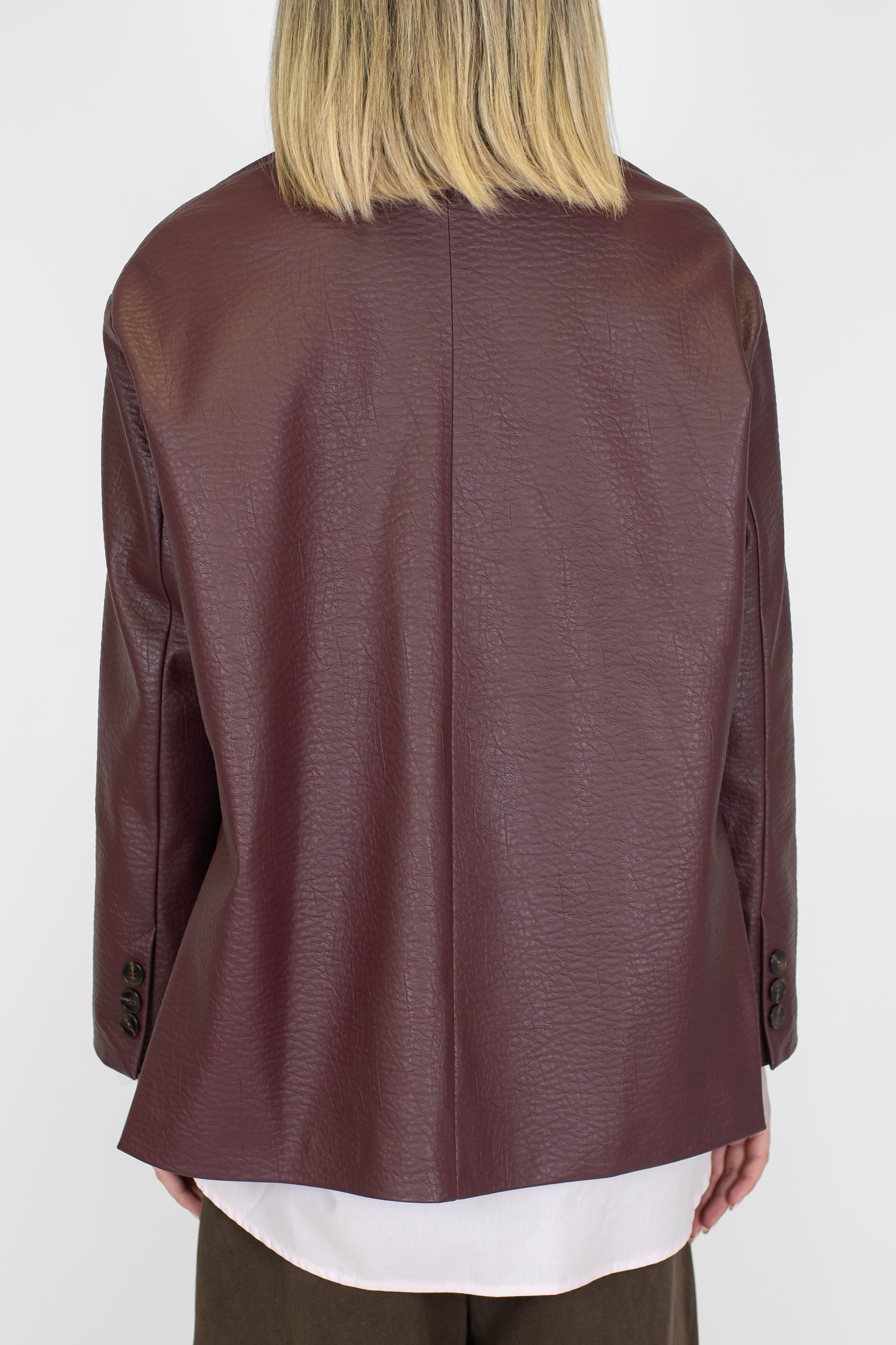 Tensione in - Giacca monopetto in ecopelle con taschini laterali