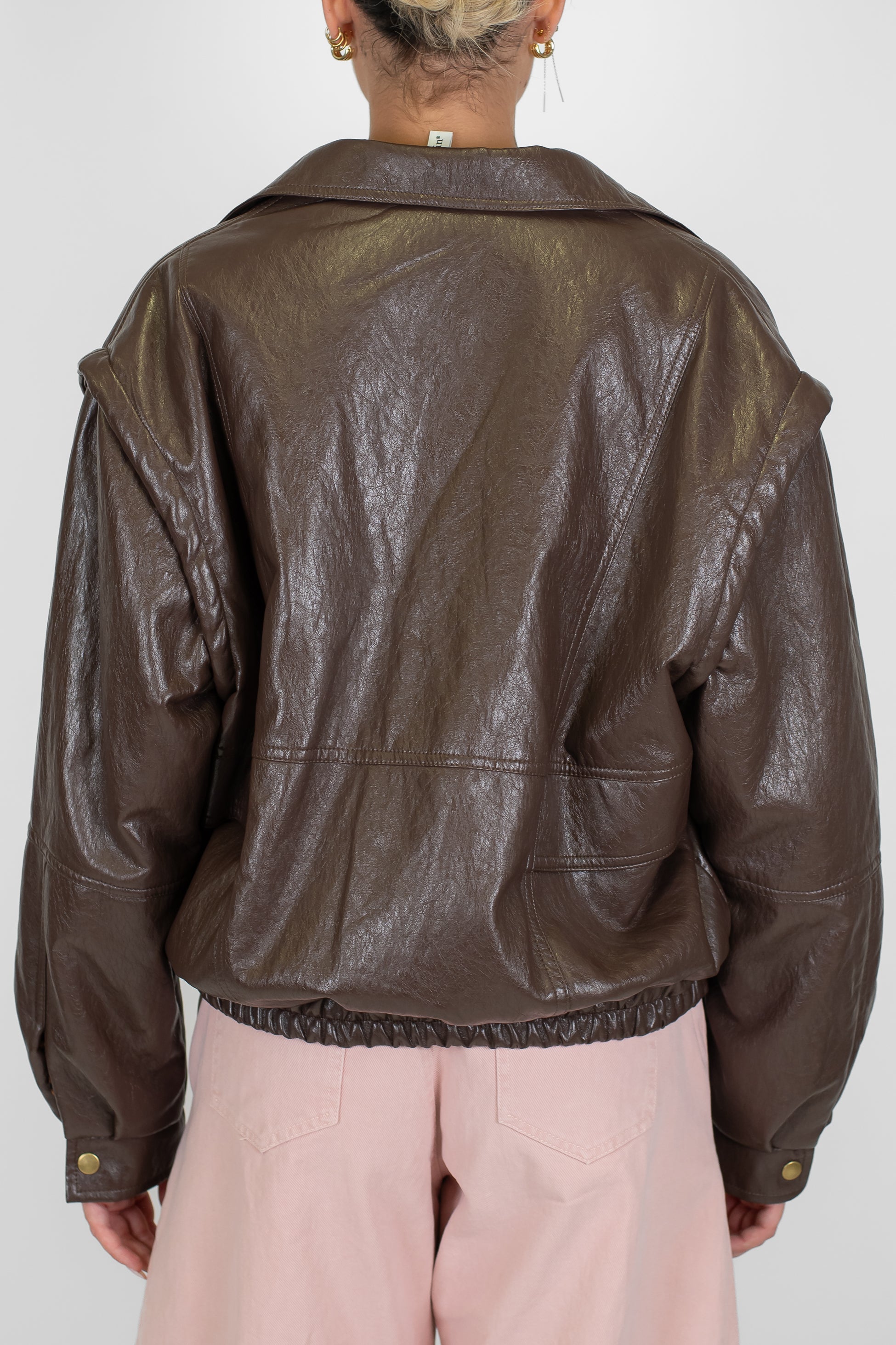 Tensione in - Giubbotto doppiopetto in ecopelle con tasconi ed elastico sul fondo