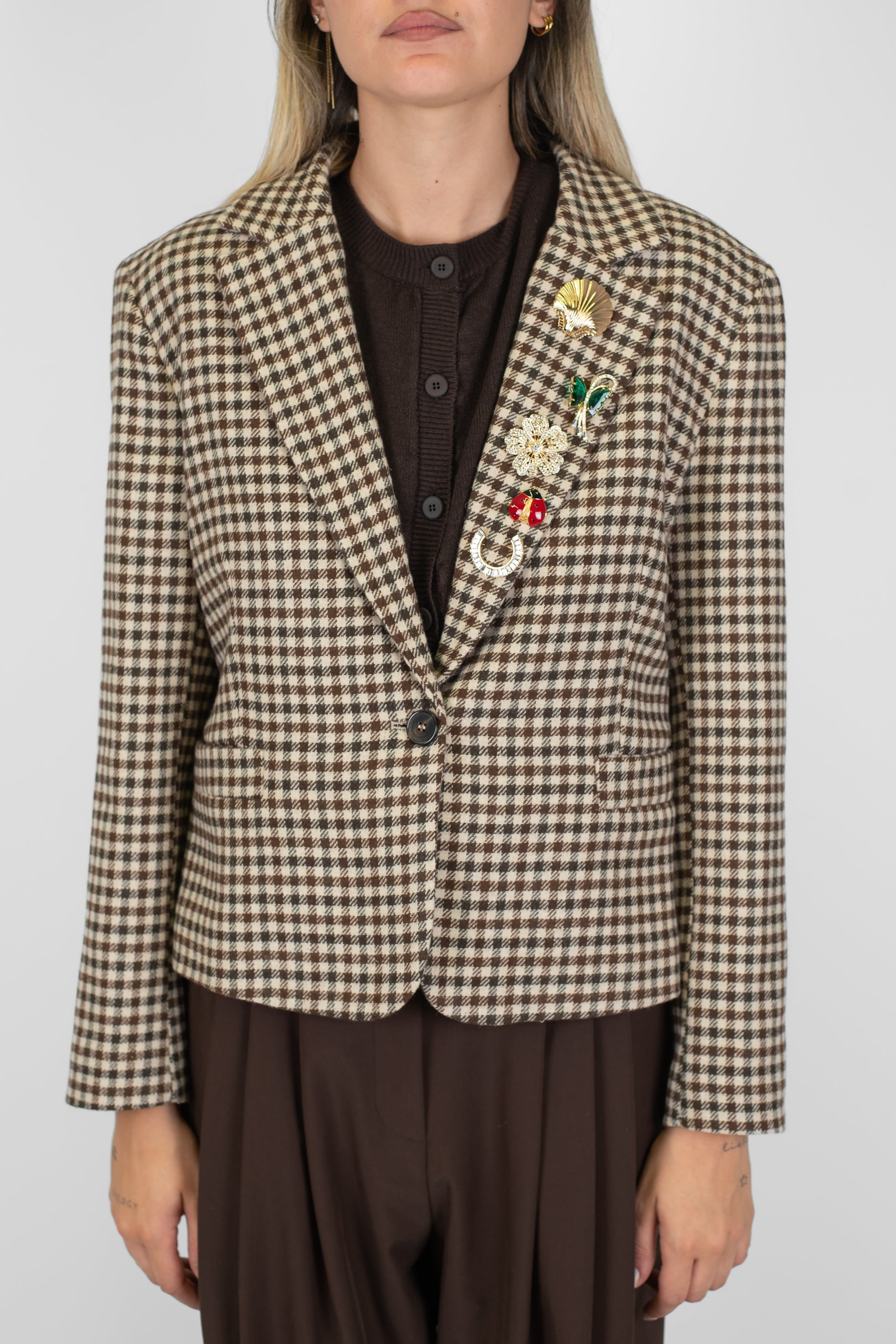 Tensione in - Giacca monopetto fantasia quadretti con spille