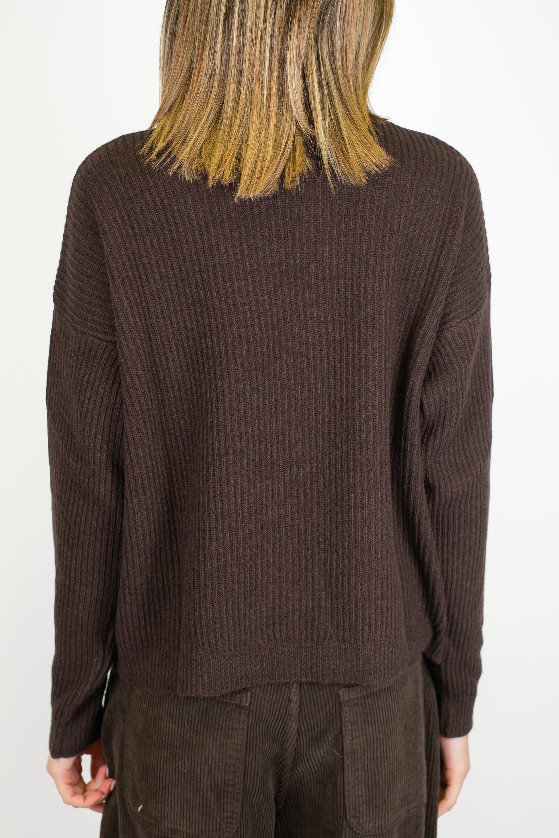 Tensione in - Dolcevita a costine in misto lana e cashmere