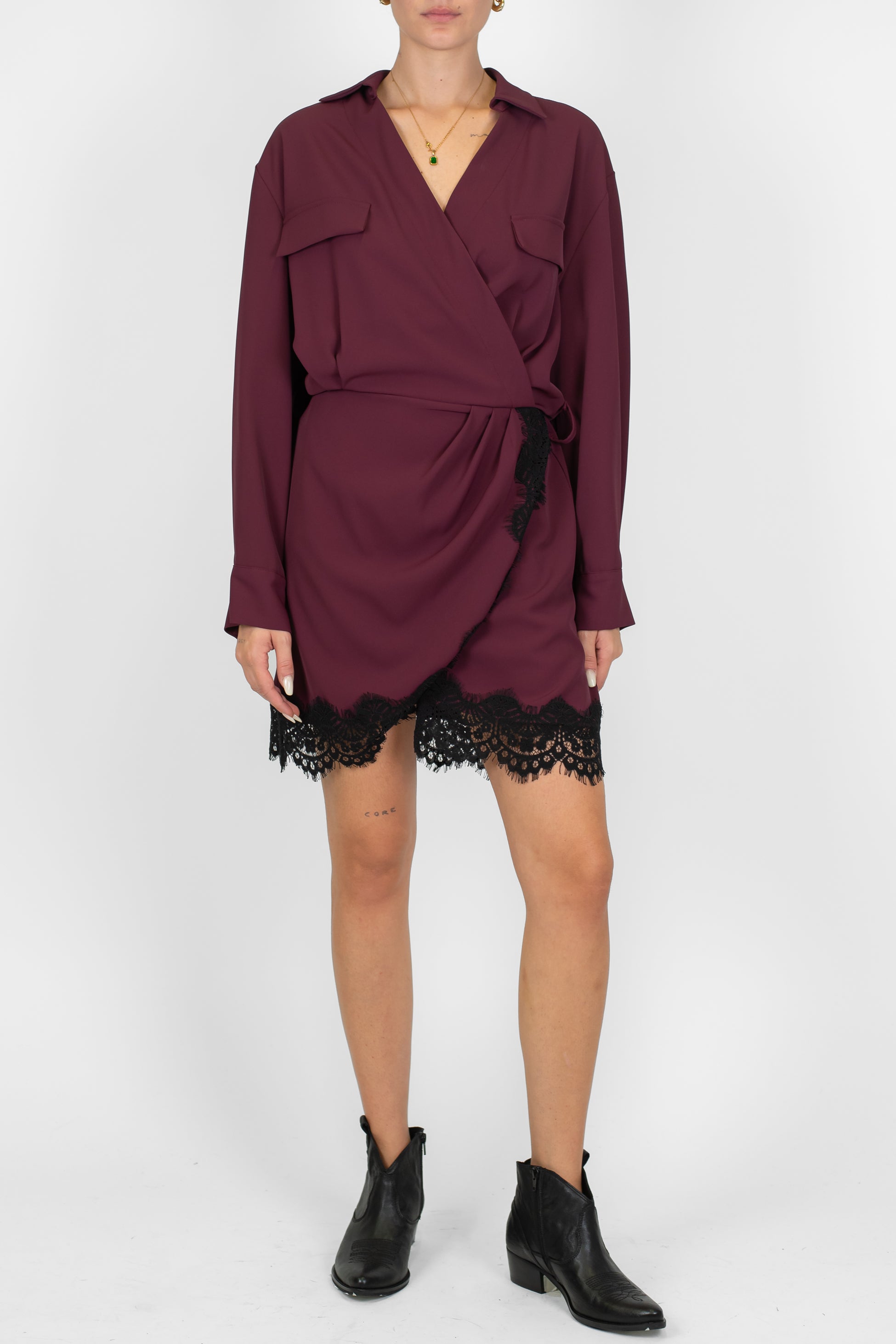 Tensione in - Abito corto tessuto fluido con inserti in pizzo