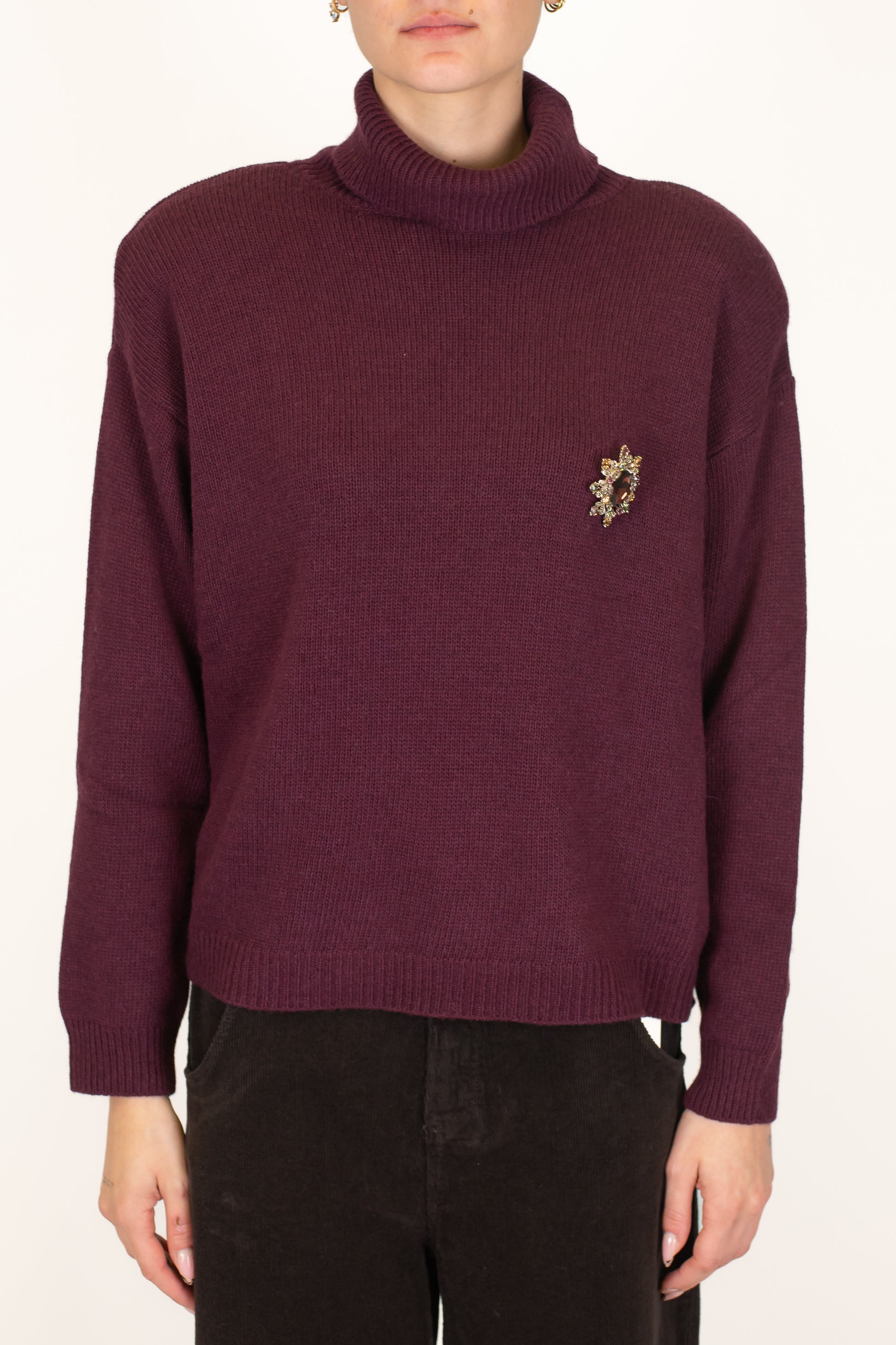 Motel - Dolcevita in misto lana con spalline e spilla gioiello