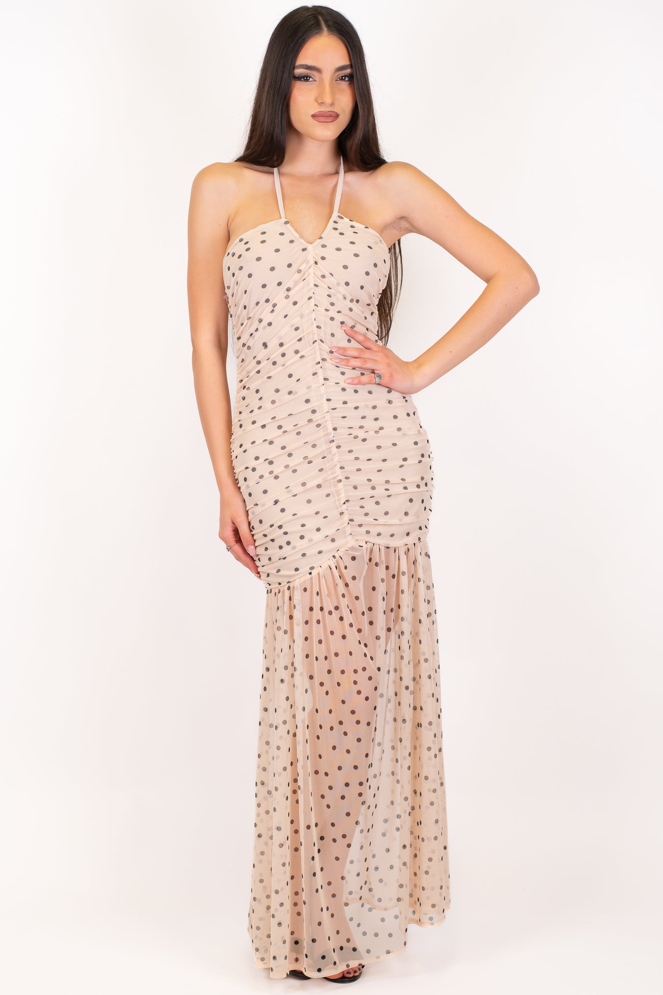 Tensione in - Abito lungo fantasia pois in tulle con drappeggio e allaccio al collo