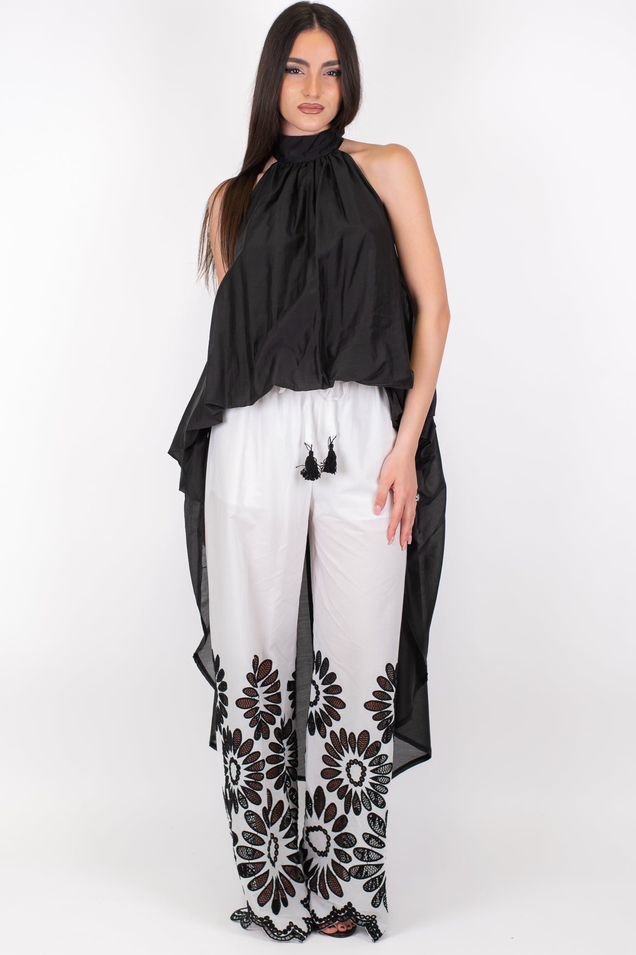 Motel - Pantalone palazzo con ricami floreali a contrasto e coulisse