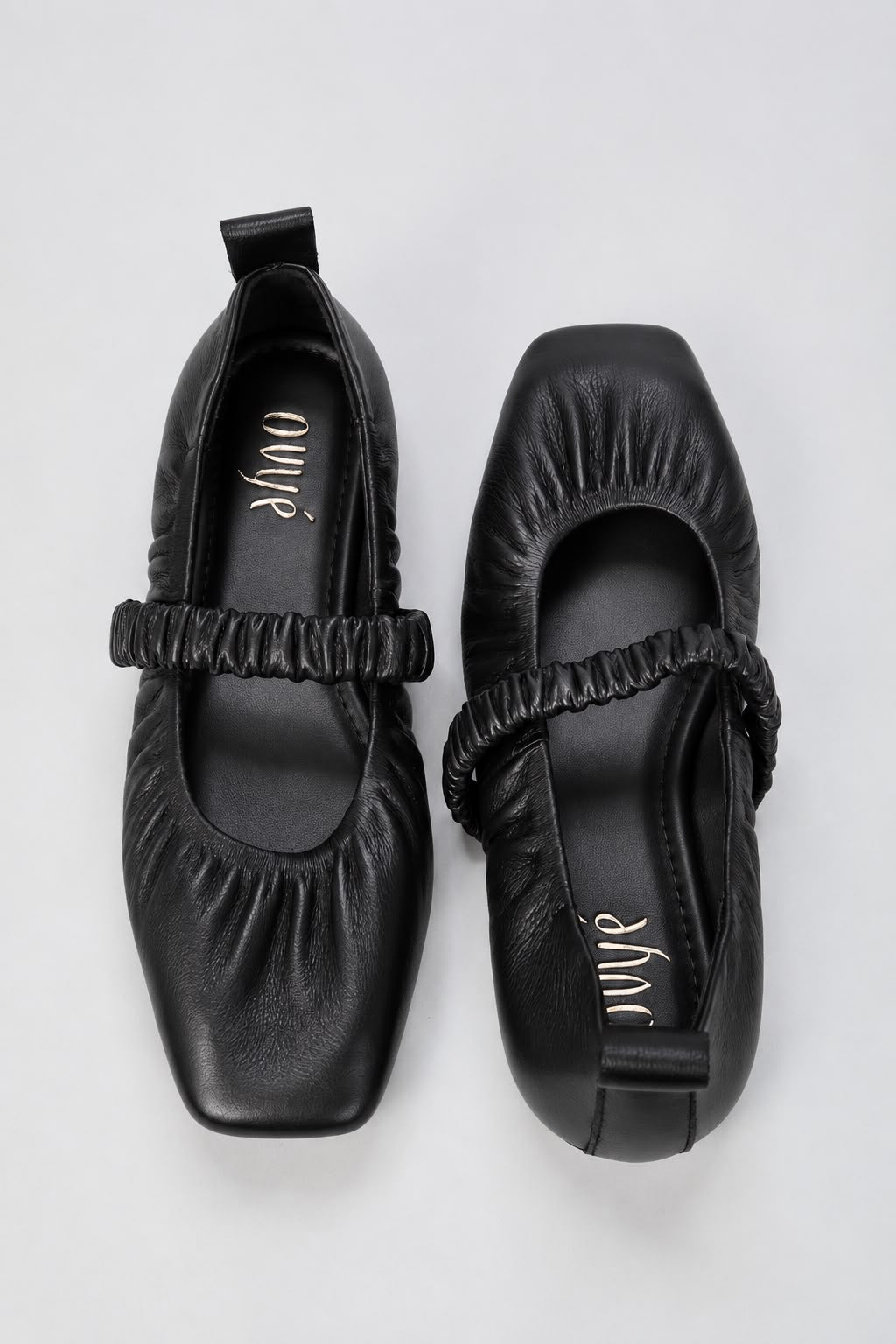 Ovyé - Ballerina in pelle arricciata con punta quadrata ed elastico sul collo piede
