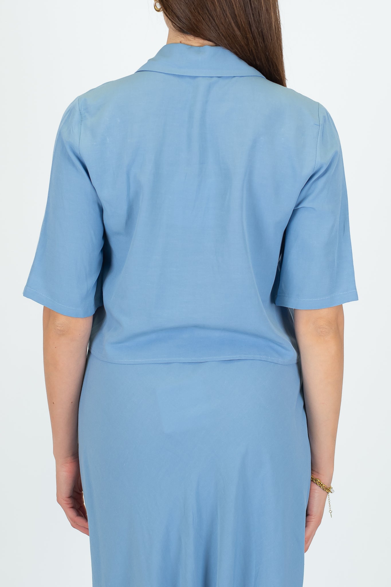 Tensione in - Coordinato in misto viscosa e lino con camicia crop mezzamanica e gonna con elastico in vita