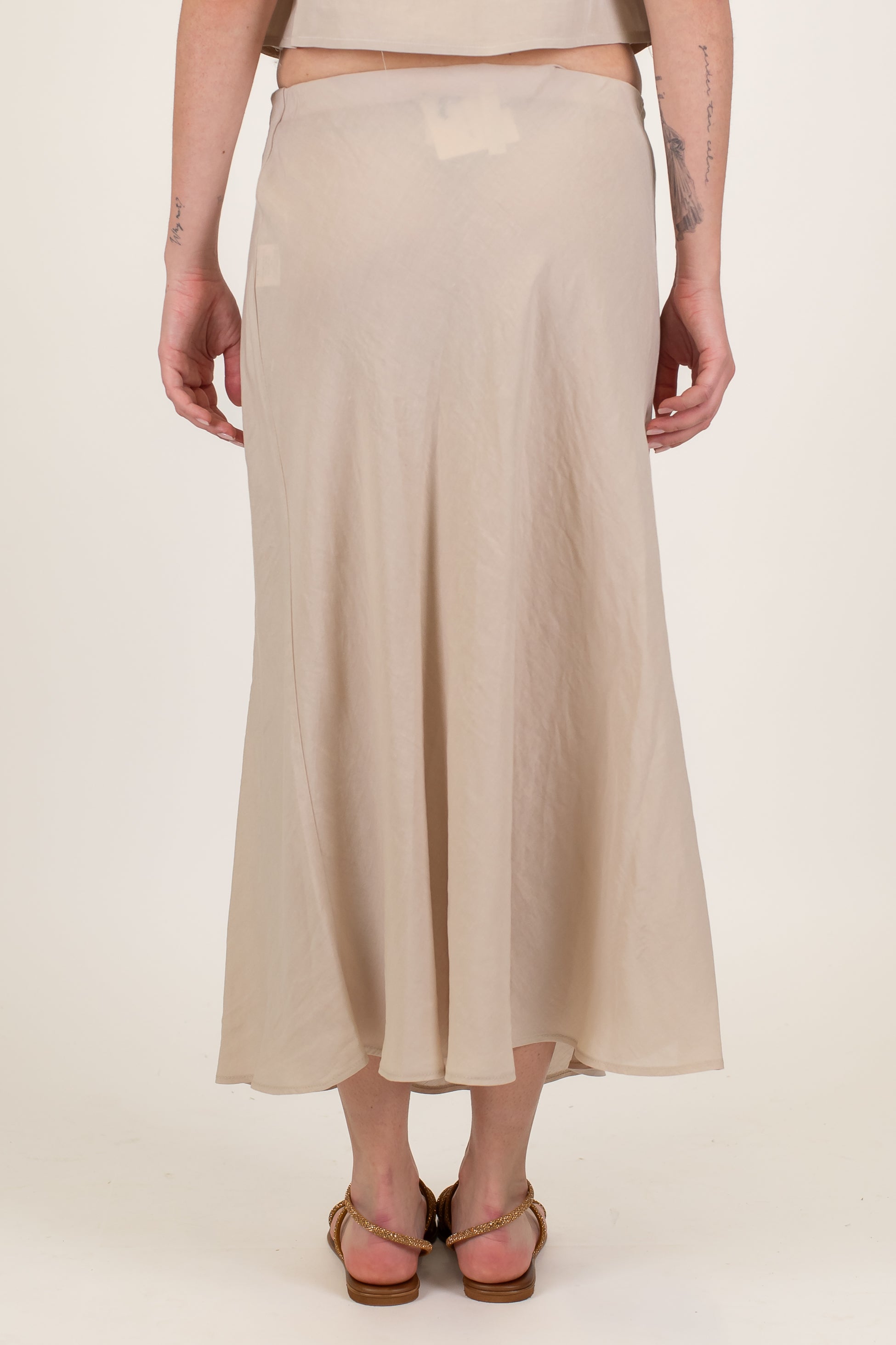 Tensione in - Coordinato in misto viscosa e lino con camicia crop mezzamanica e gonna con elastico in vita