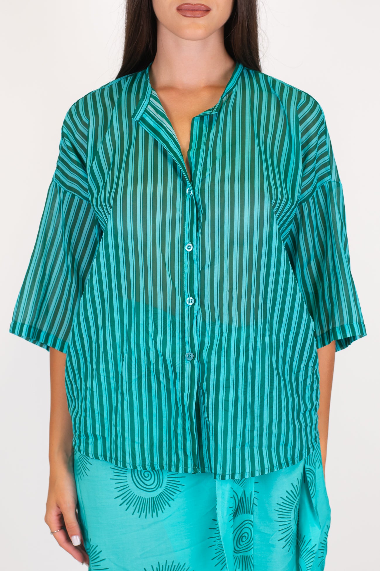 Tensione in - Camicia over fantasia a righe in mussola di cotone con collo coreano