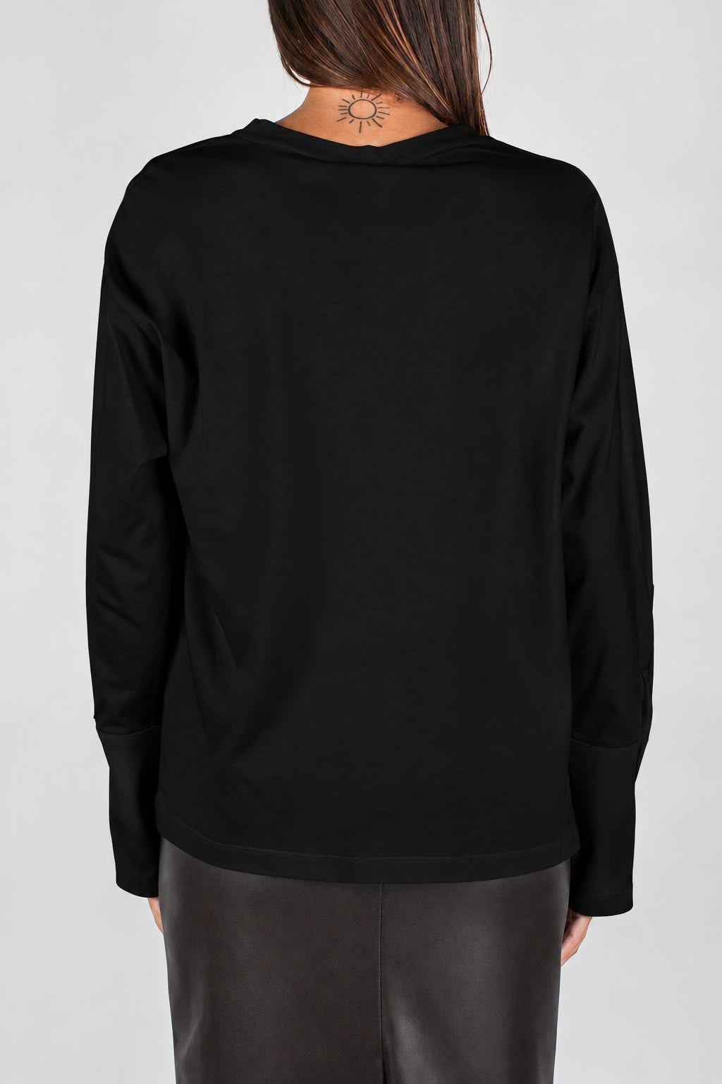 Tensione in - Shirt girocollo con polsino camicia ampio