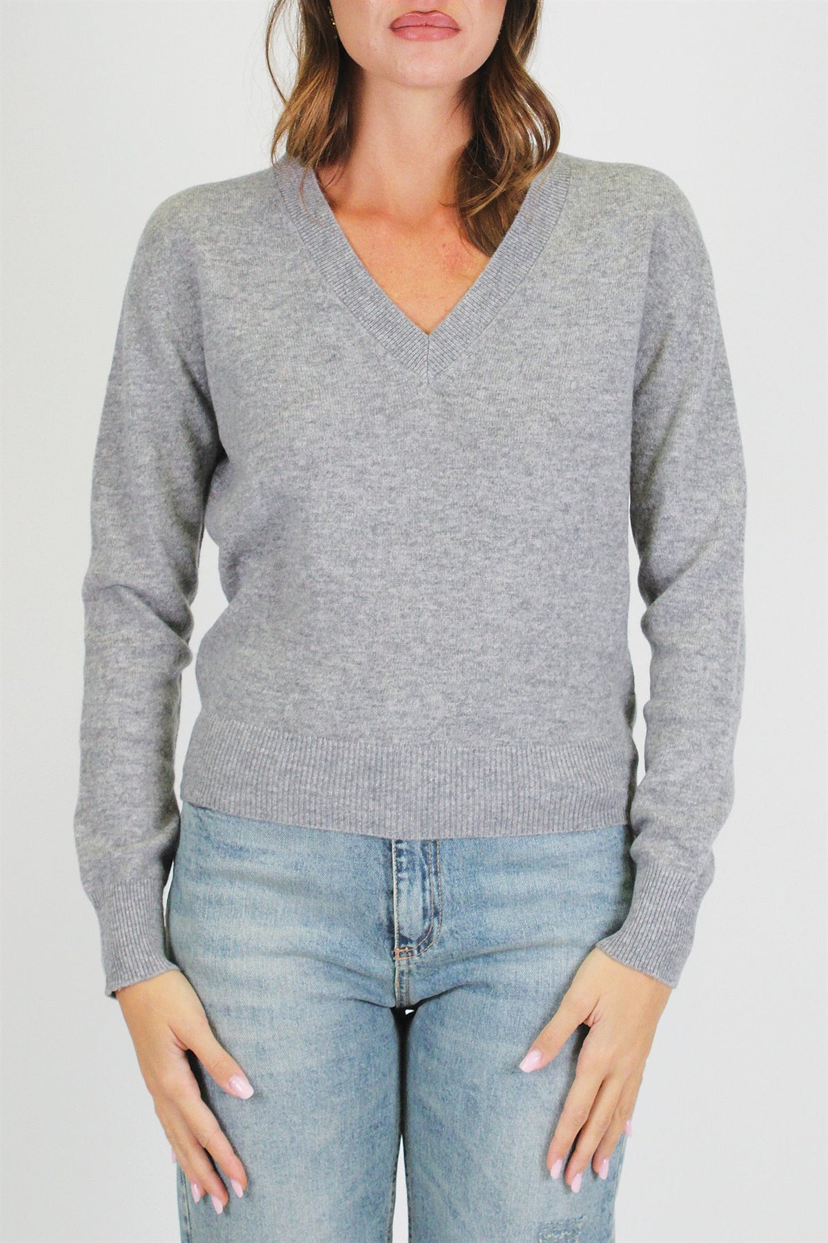Tensione in - Maglia scollo a V in pura lana