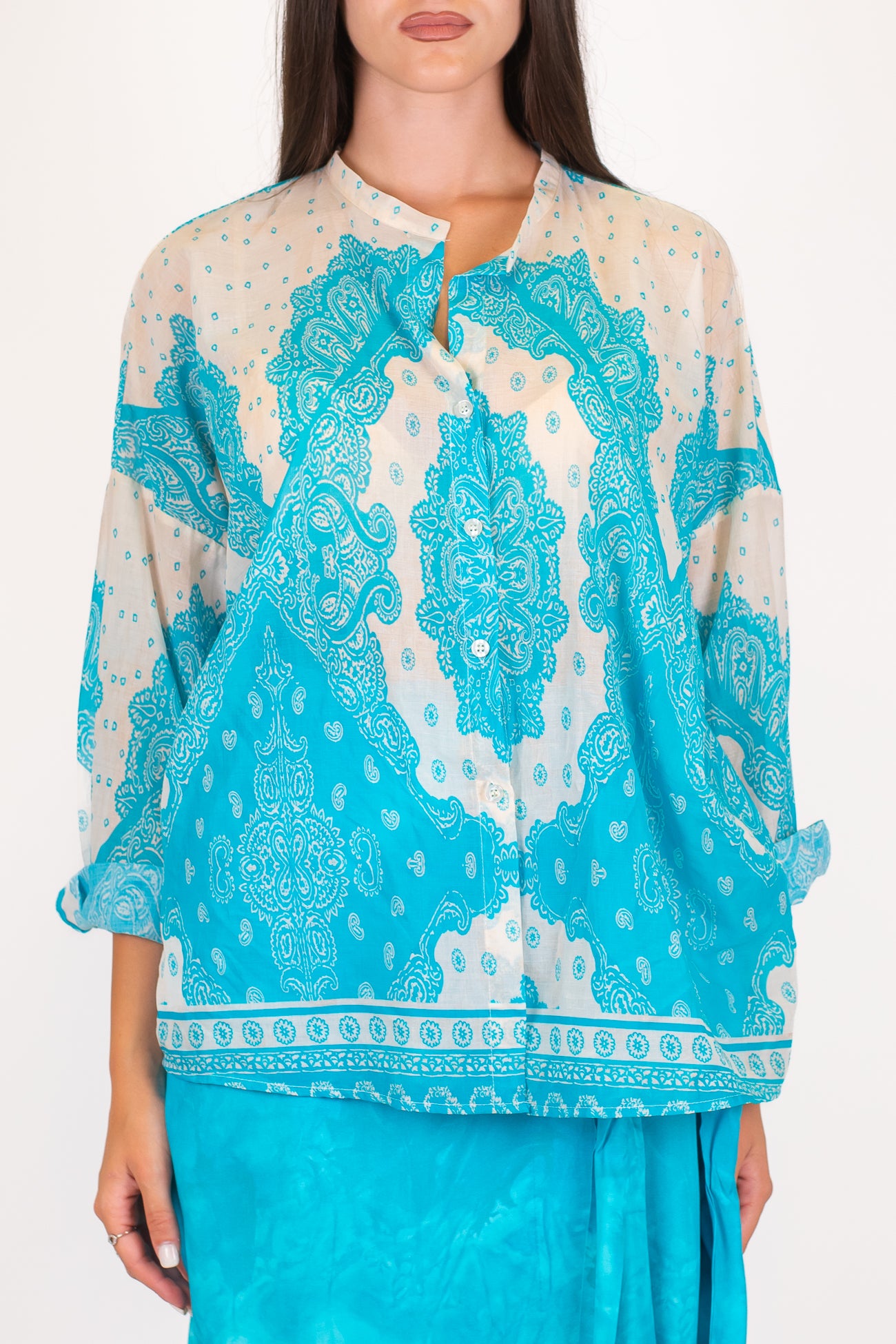 Tensione in - Camicia in mussola di cotone fantasia bandana collo coreano