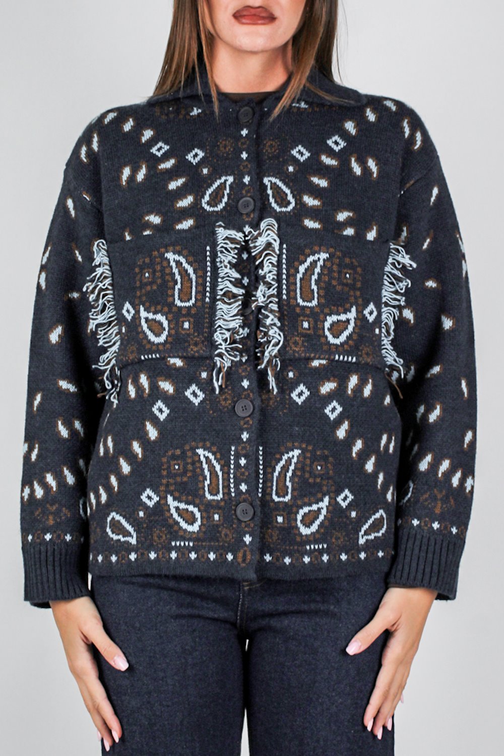Tensione in - Cardigan fantasia bandana in misto lana con tasche frontali e chiusura con bottoni