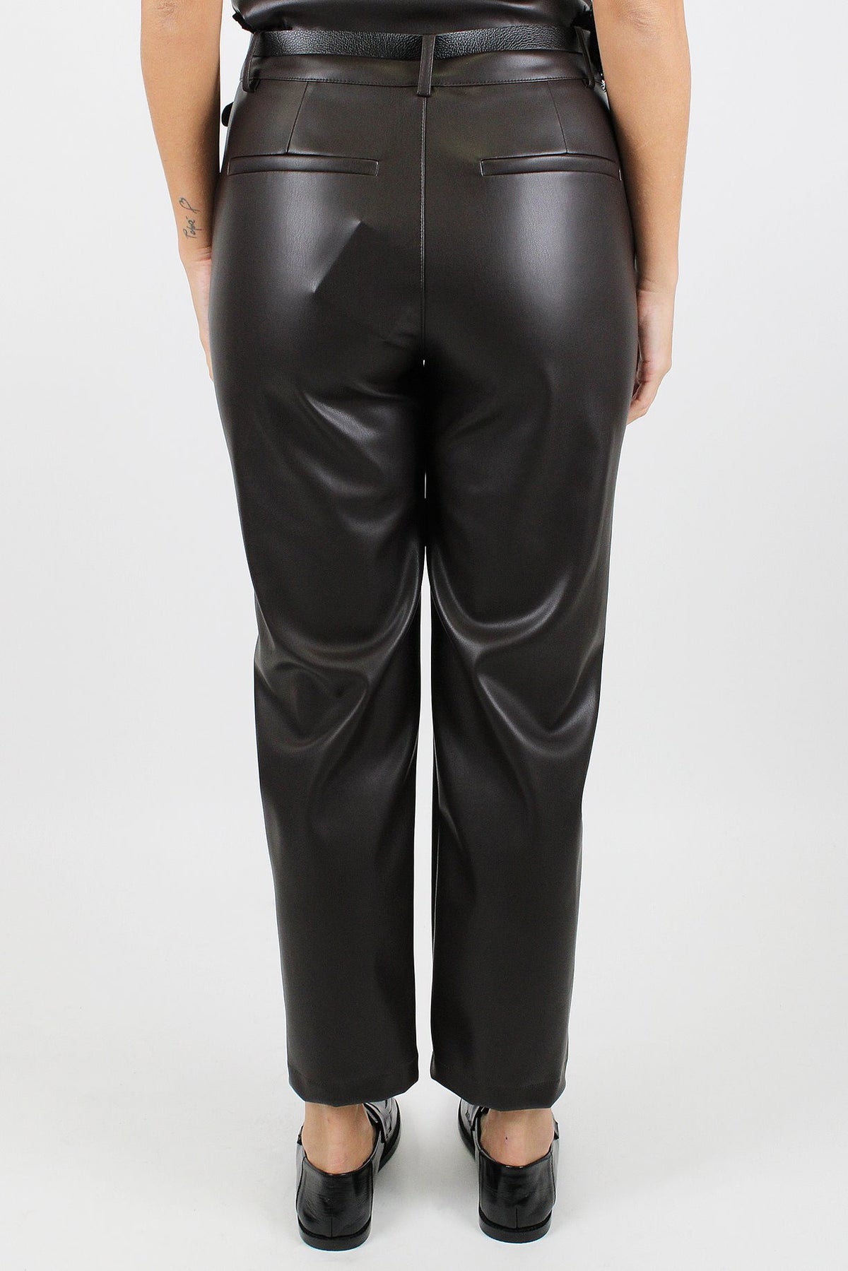 Tensione in - Pantalone slim in ecopelle
