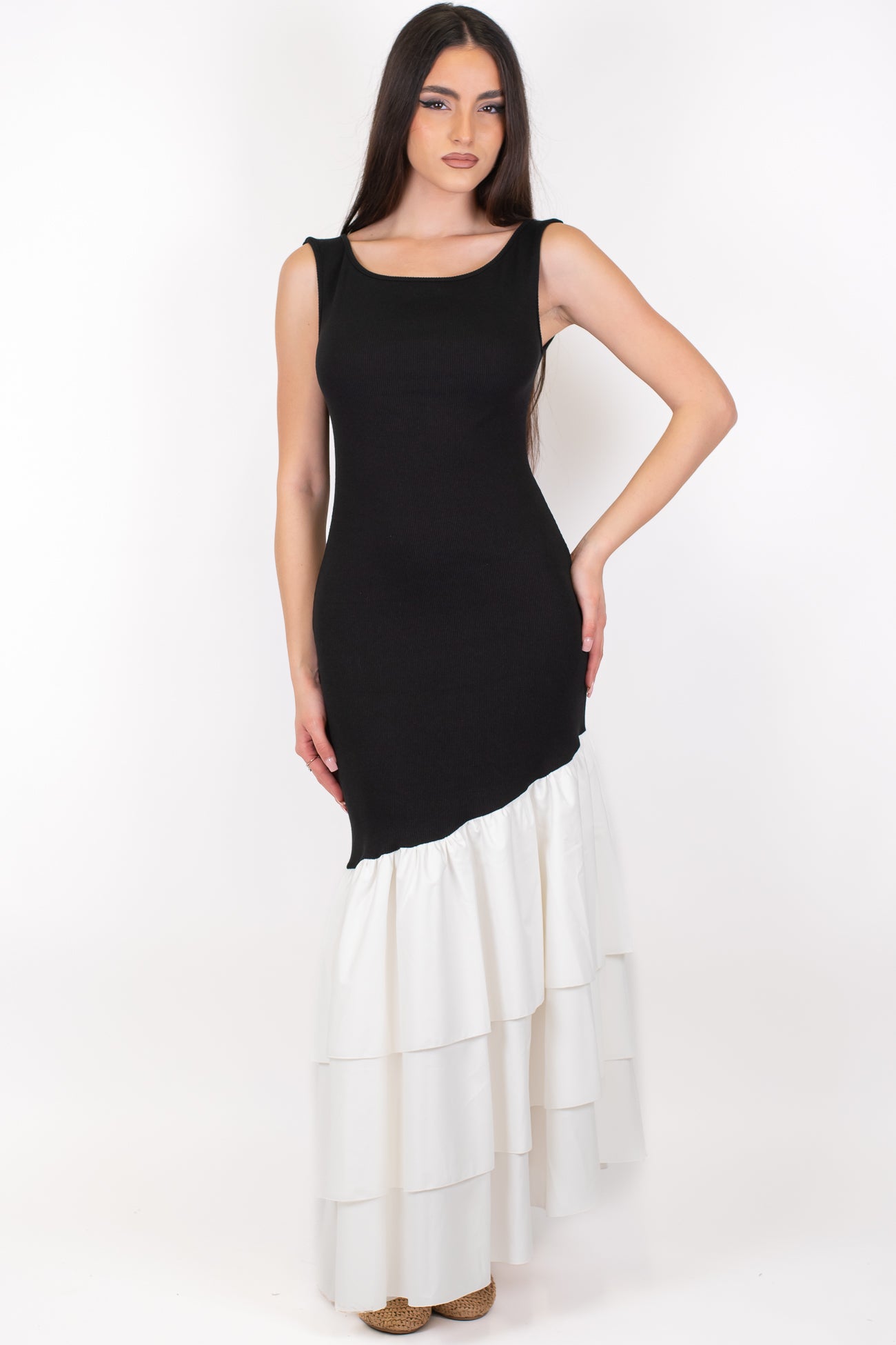 Tensione in - Abito lungo in maglia a costine slim e gonna a contrasto in cotone con balze
