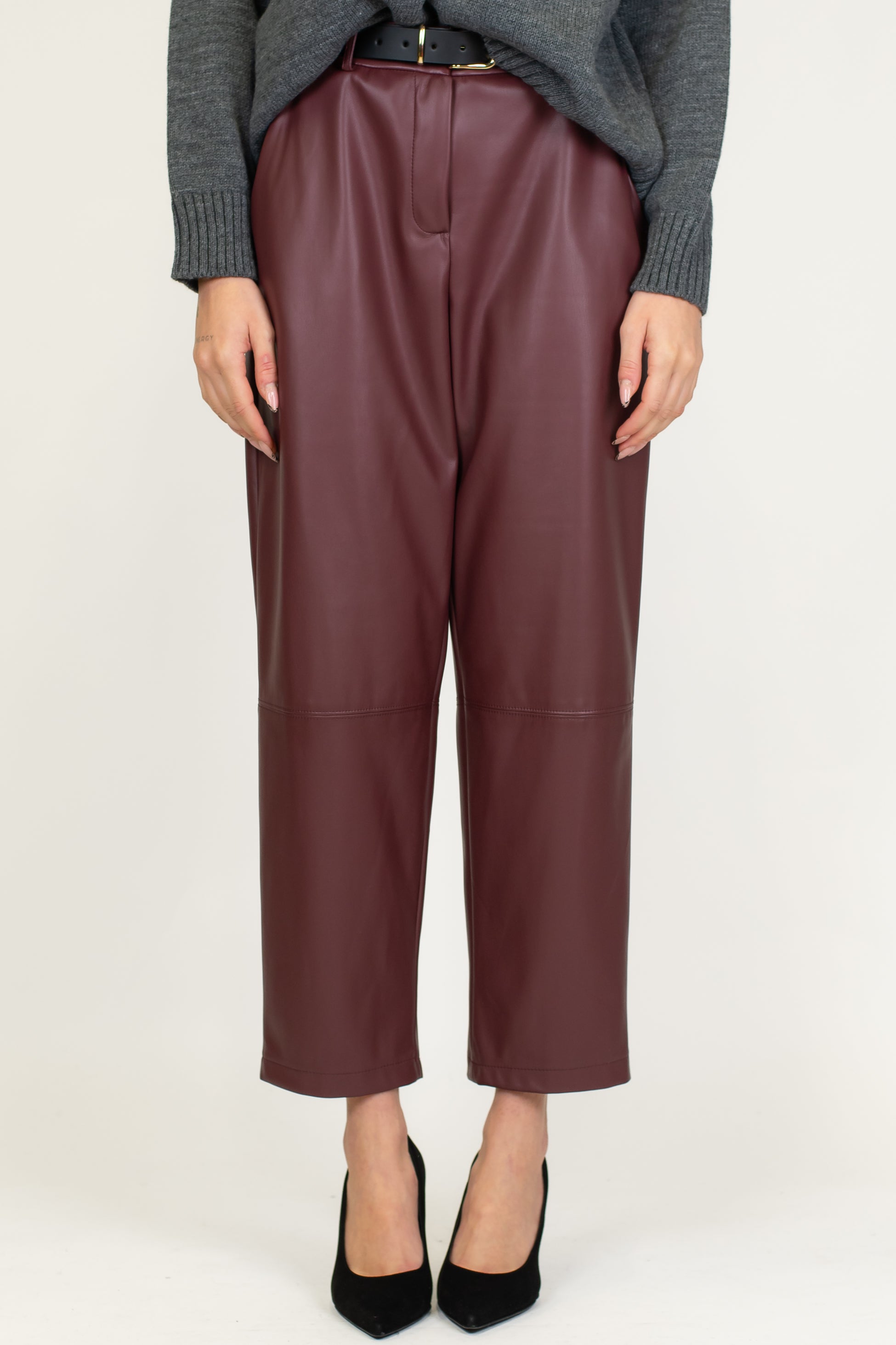 Tensione in - Pantalone in ecopelle con elastico in vita