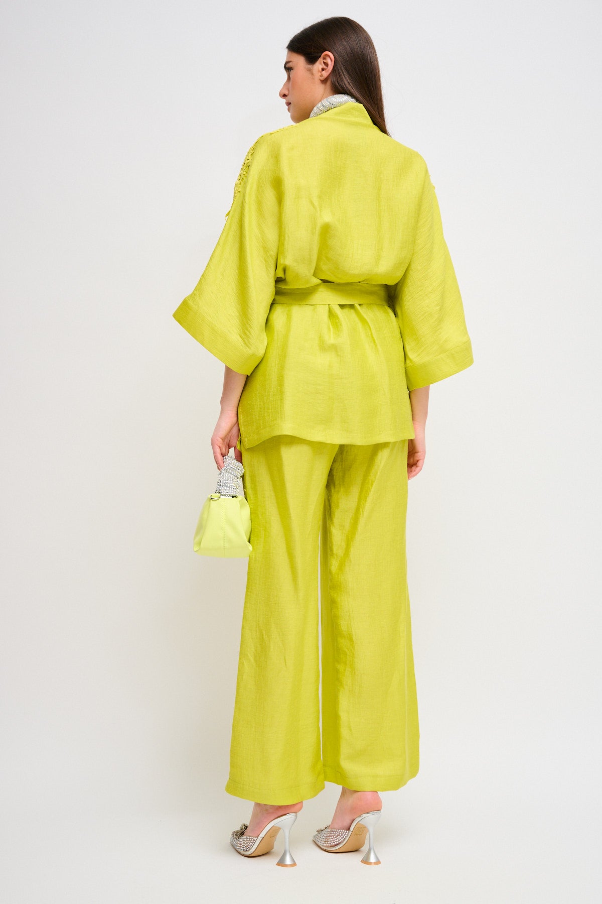 Maryley - Giacca kimono in lino con ricami sulle maniche e cintura in tessuto