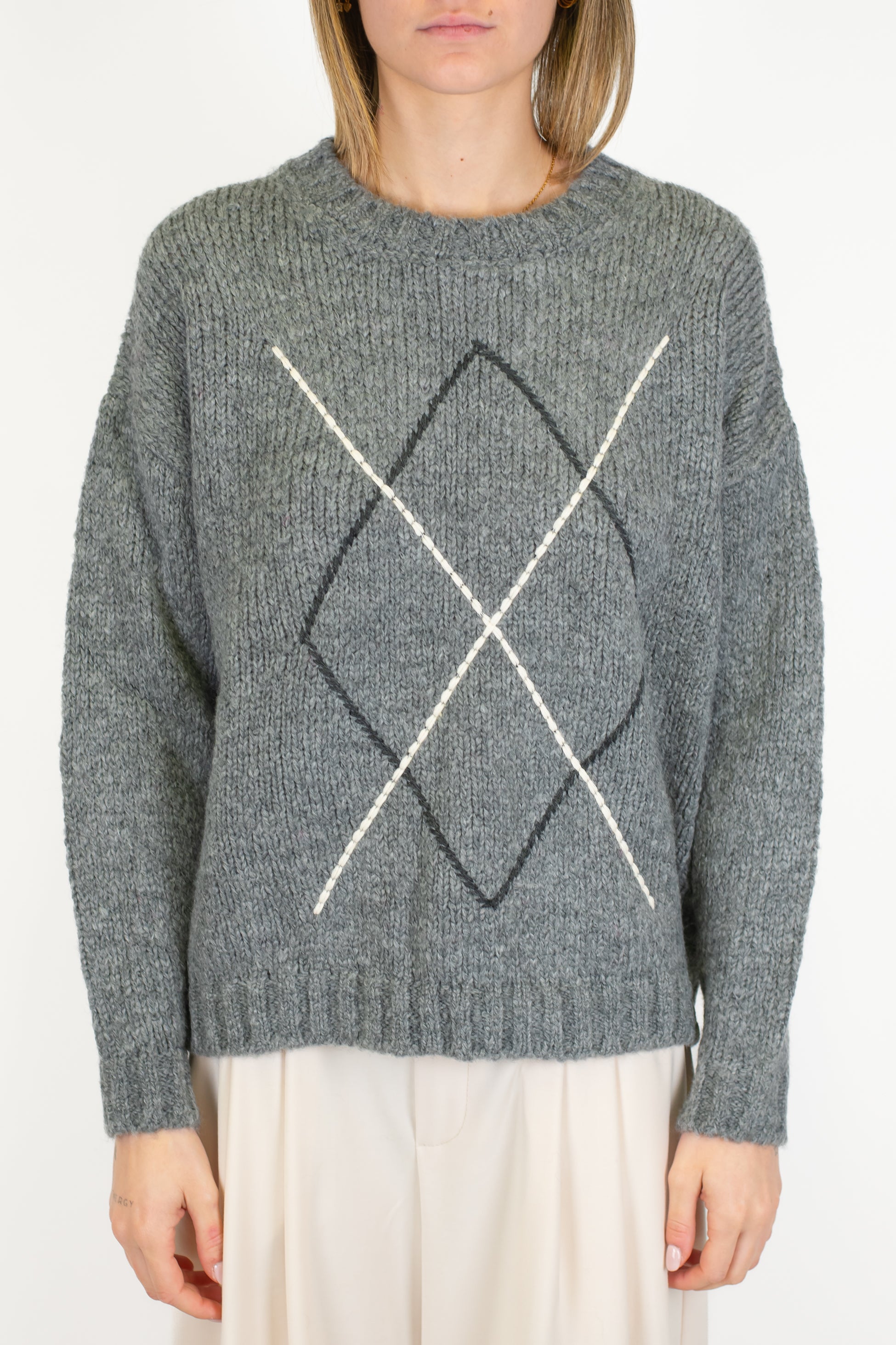 Tensione in - Maglia girocollo rombi ricamati a contrasto in misto lana