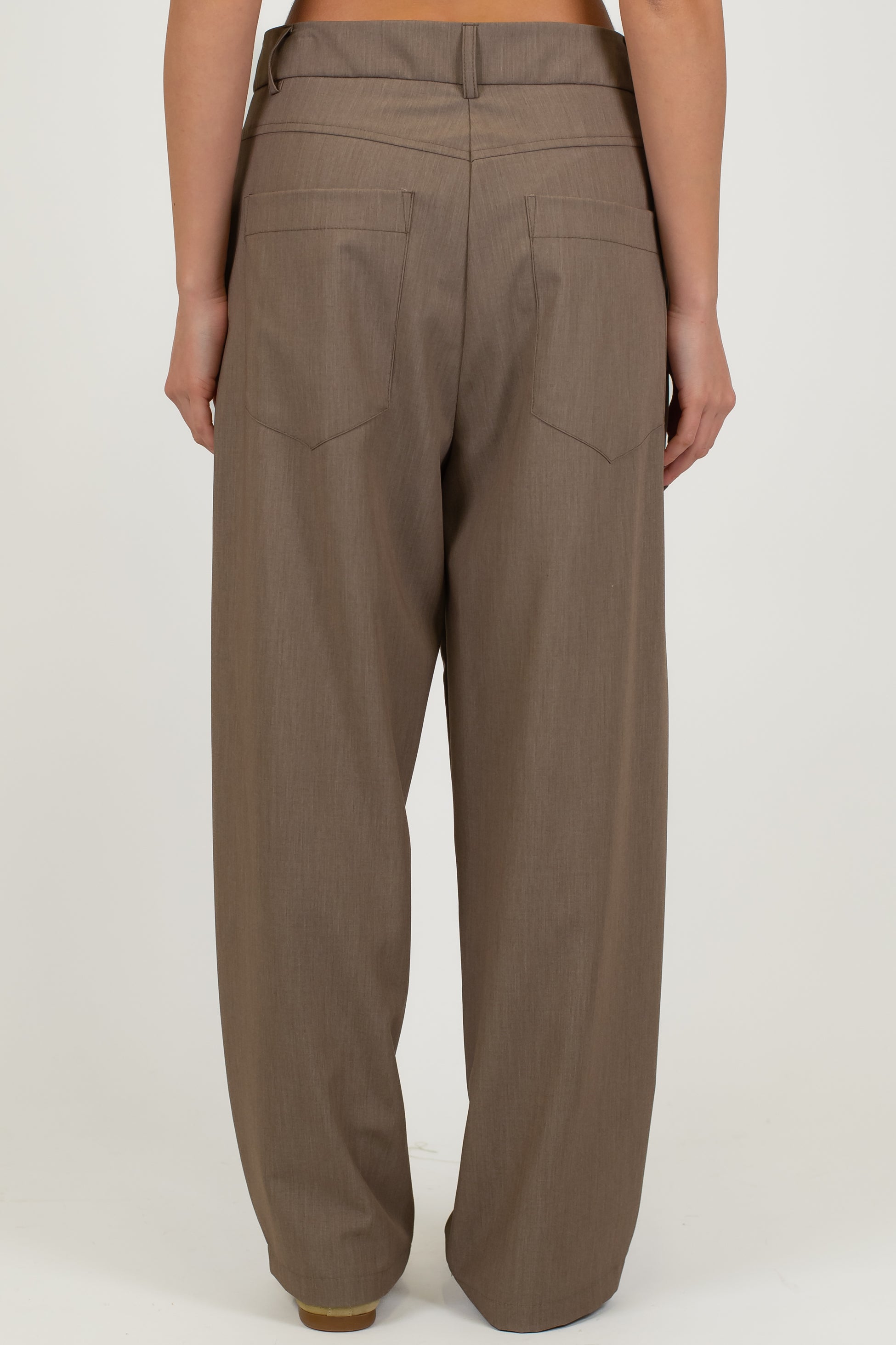 Tensione in - Pantalone ballon con tasconi posteriori