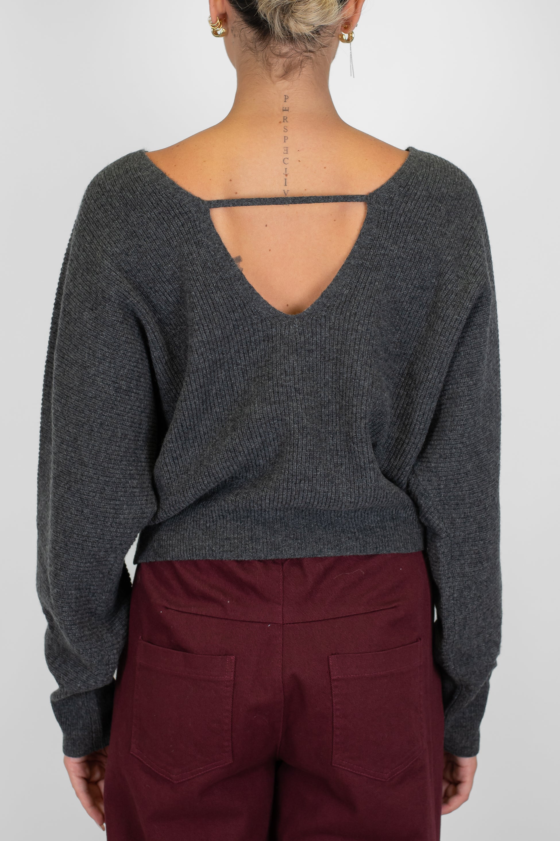 Tensione in - Maglia scollo a V fronte-retro in pura lana