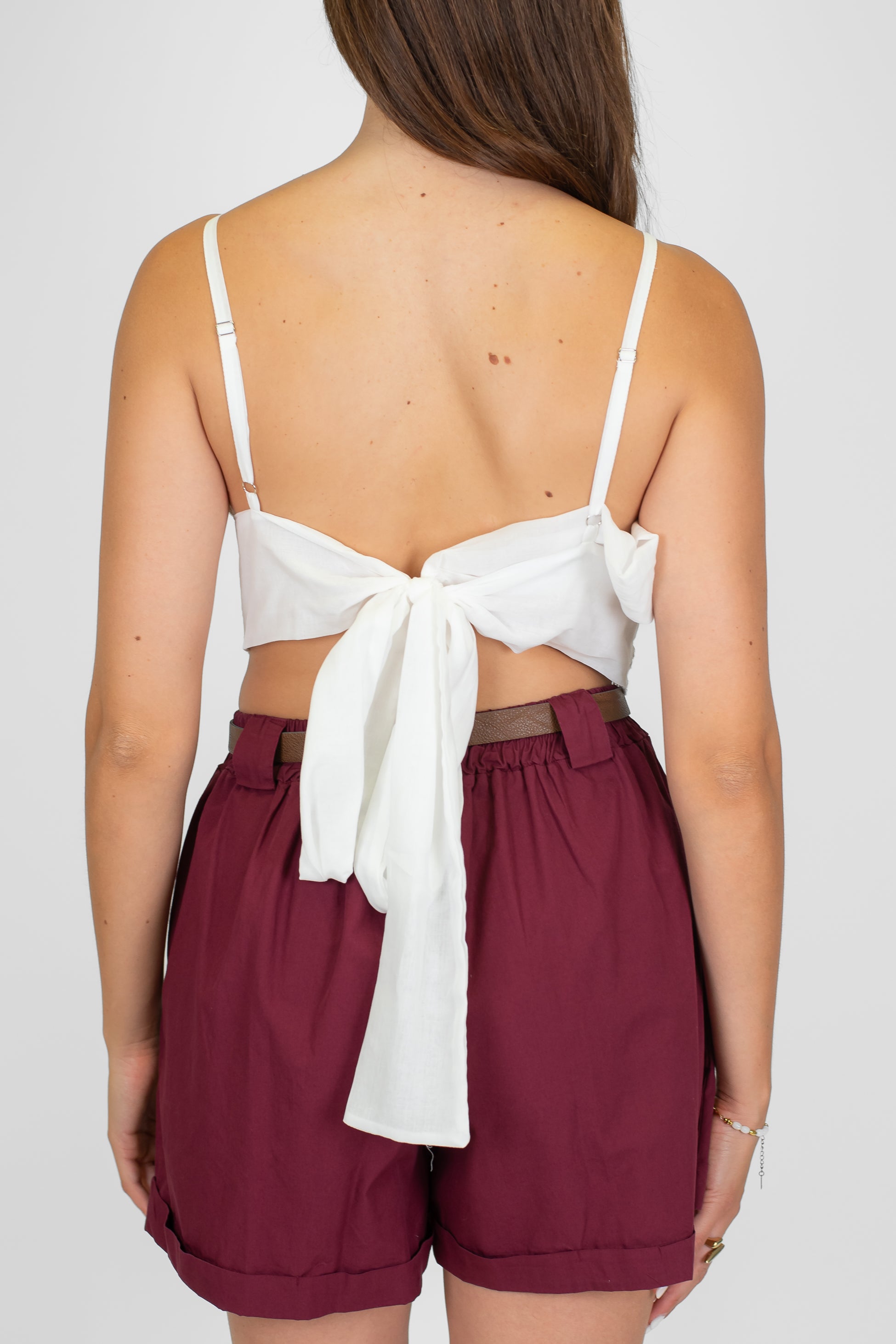 Tensione in - Top con bretelline in pizzo sangallo e allaccio con fiocco sul retro