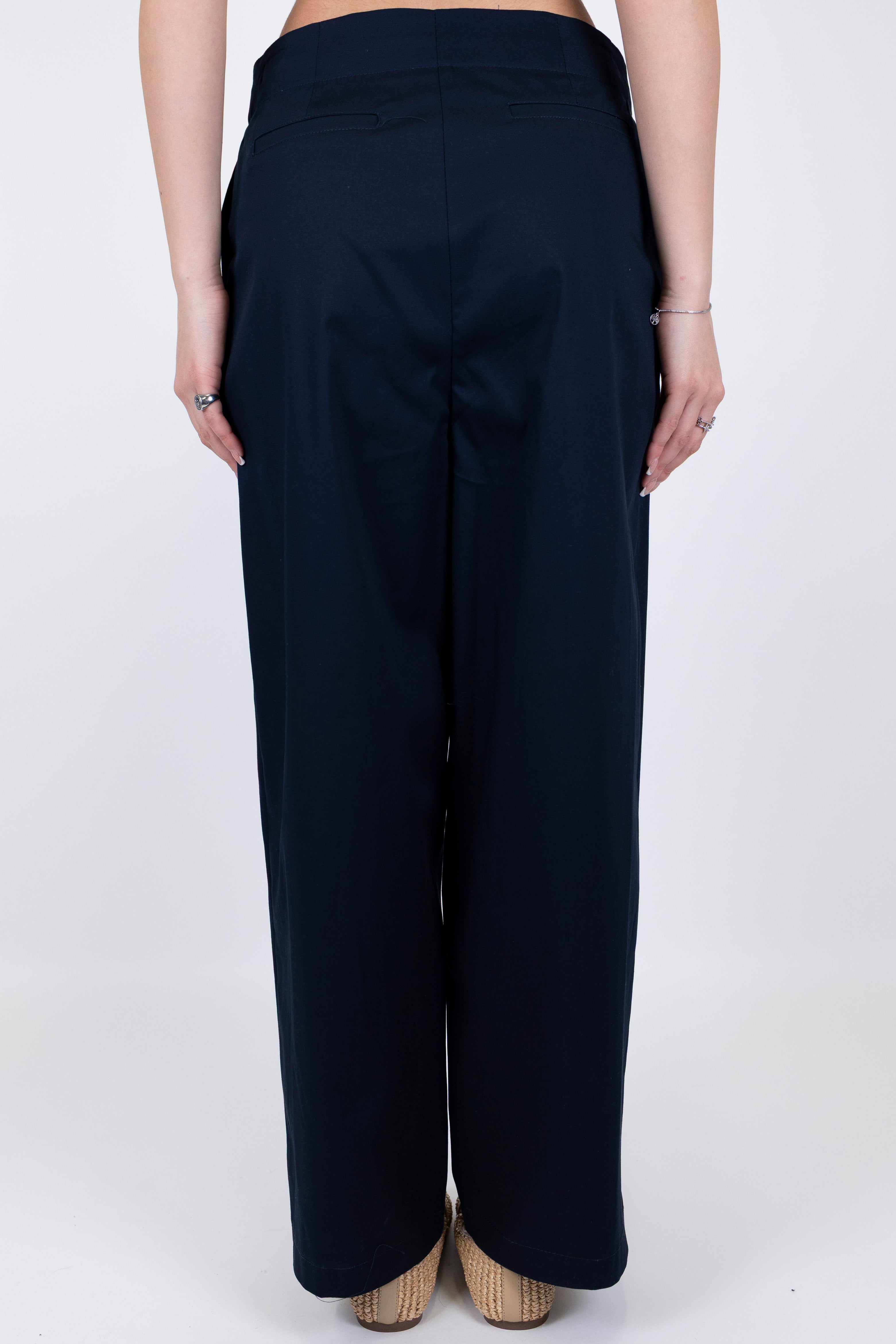Tensione in - Pantalone regular a gamba ampia in cotone con pinces