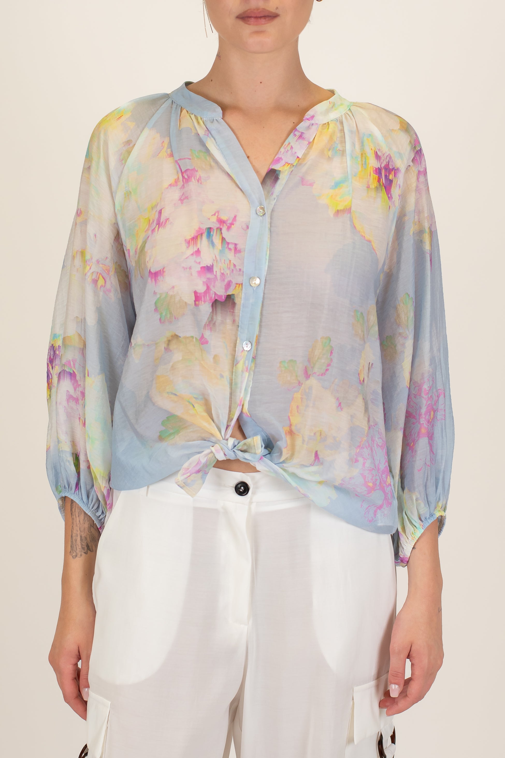 Tensione in - Camicia fantasia floreale in lyocell con collo coreano e manica tre quarti