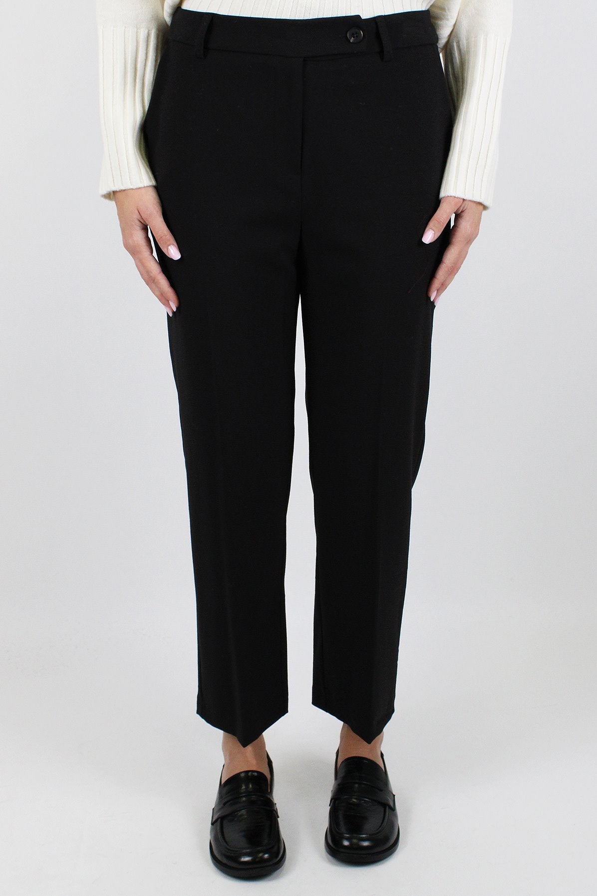 Tensione in - Pantalone slim con abbottonatura asimmetrica