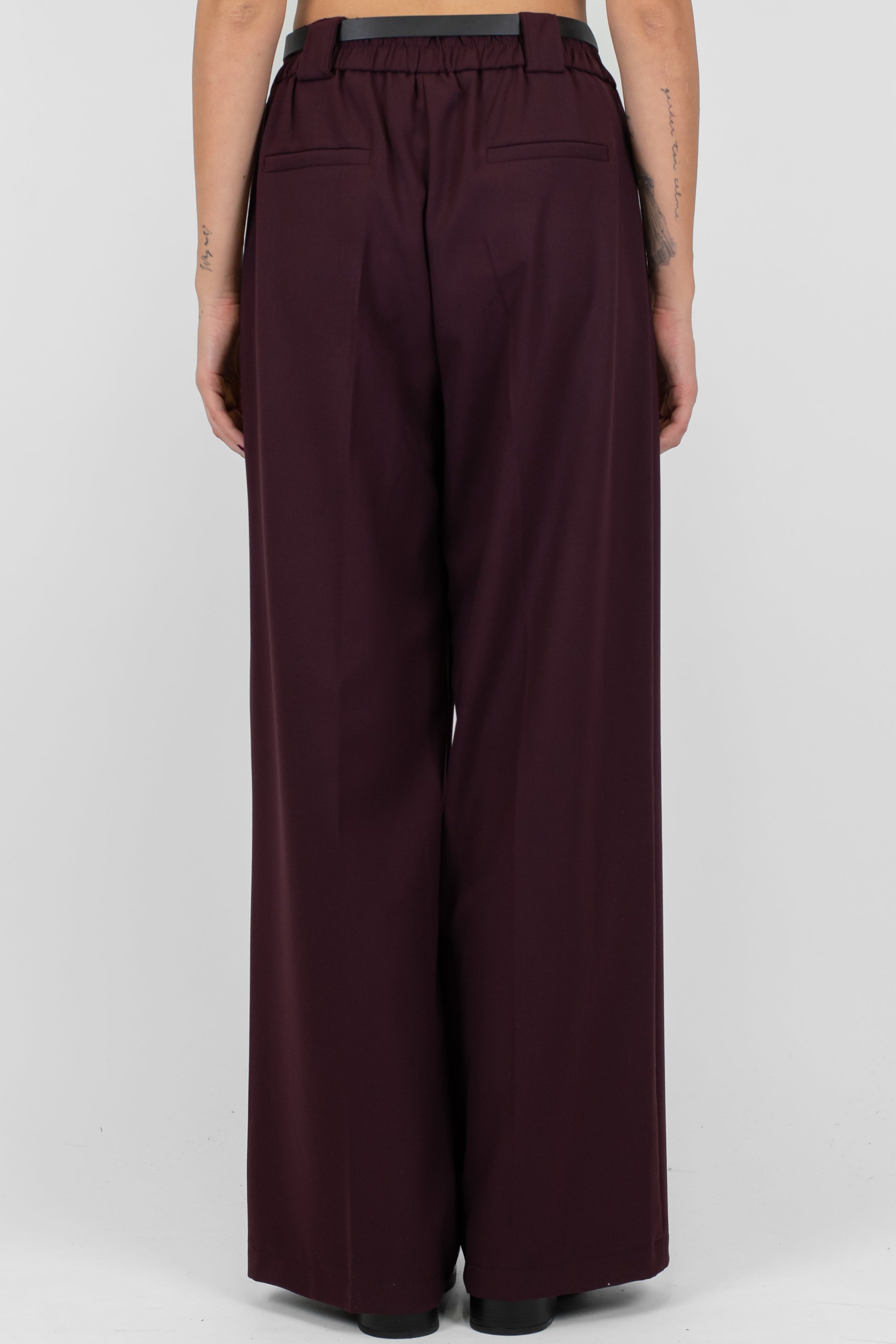 Tensione in - Pantalone palazzo con elastico sul retro