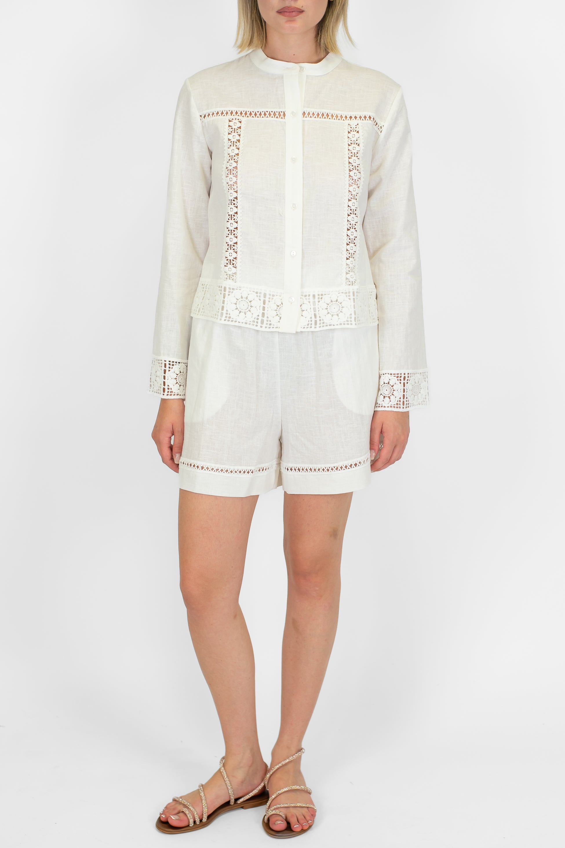 Tensione in - Shorts in misto lino con ricamo sul fondo ed elastico in vita