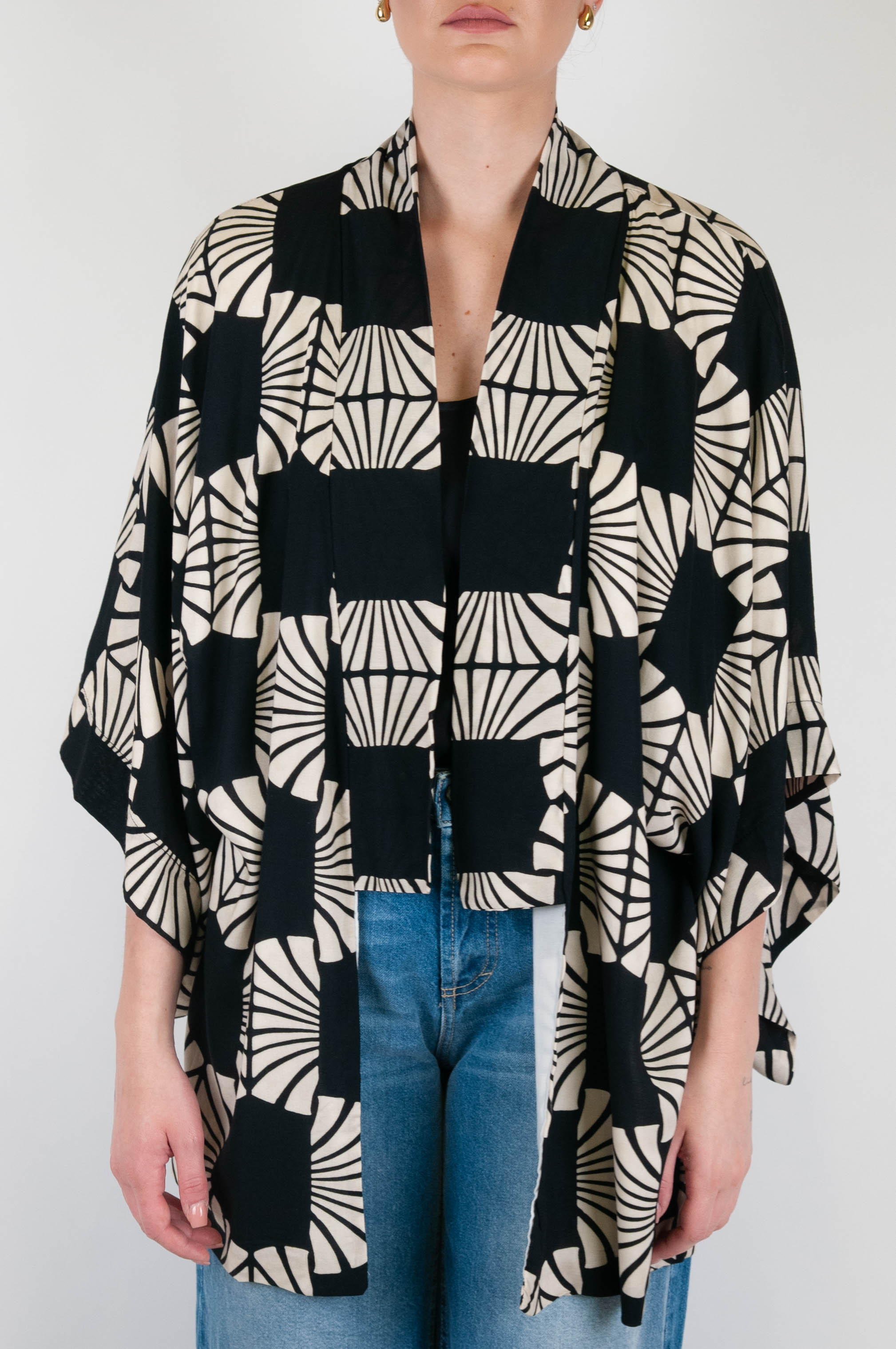 Dixie - Asymmetrical abstract patterned kimono in viscose