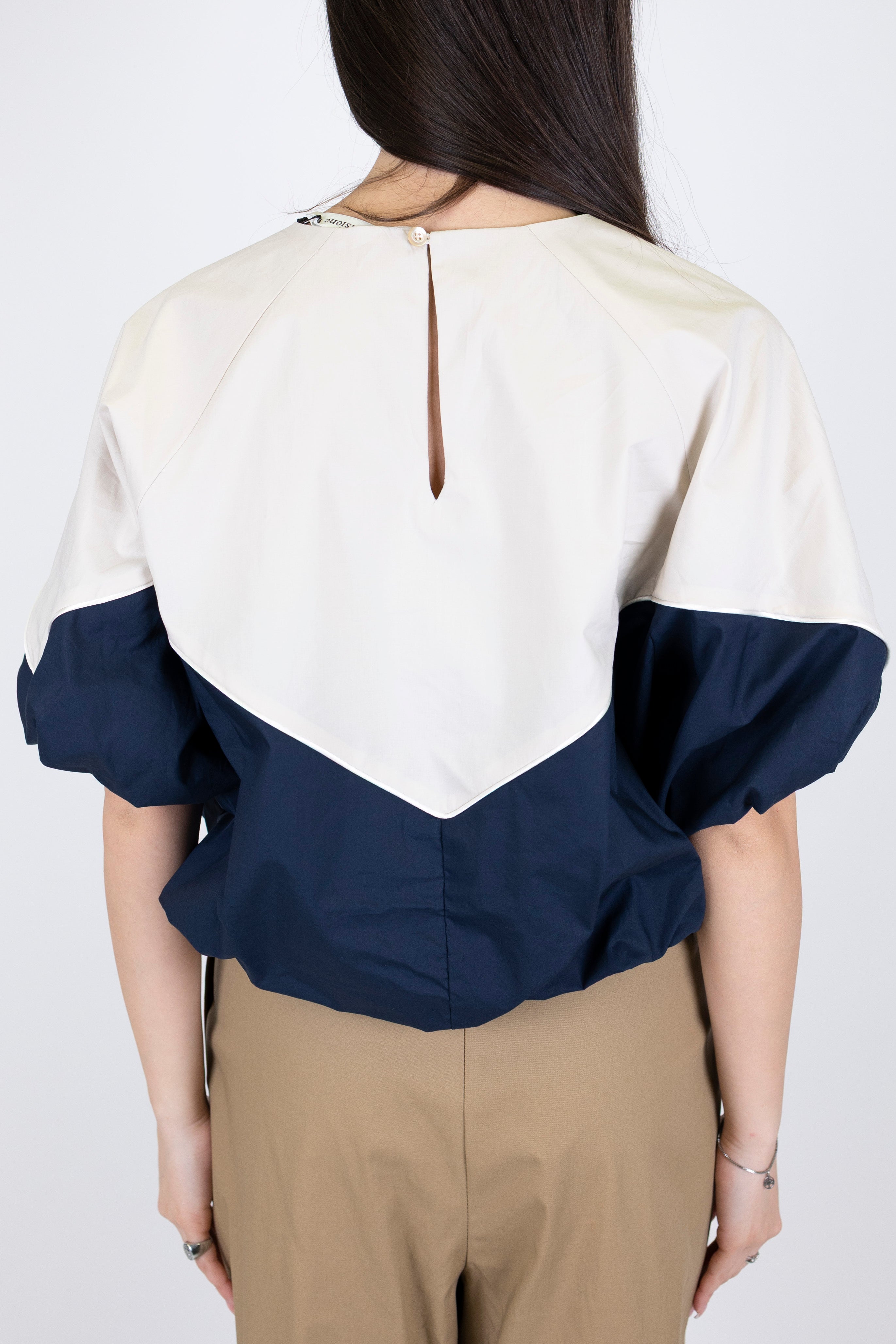 Tensione in - T-shirt crop a palloncino fantasia doppio colore