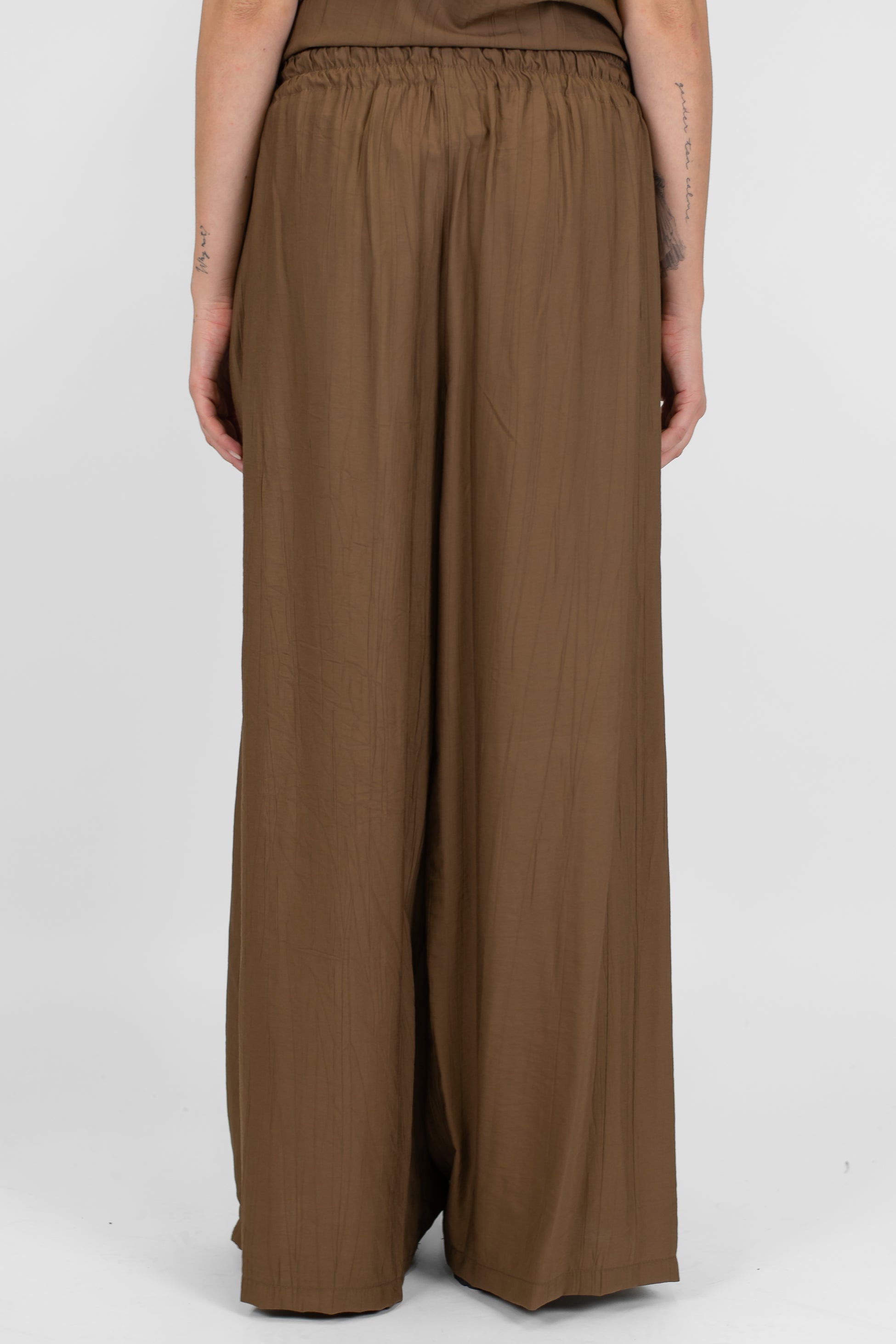 Tensione in - Coordinato t-shirt e pantalone palazzo con coulisse in viscosa leggera