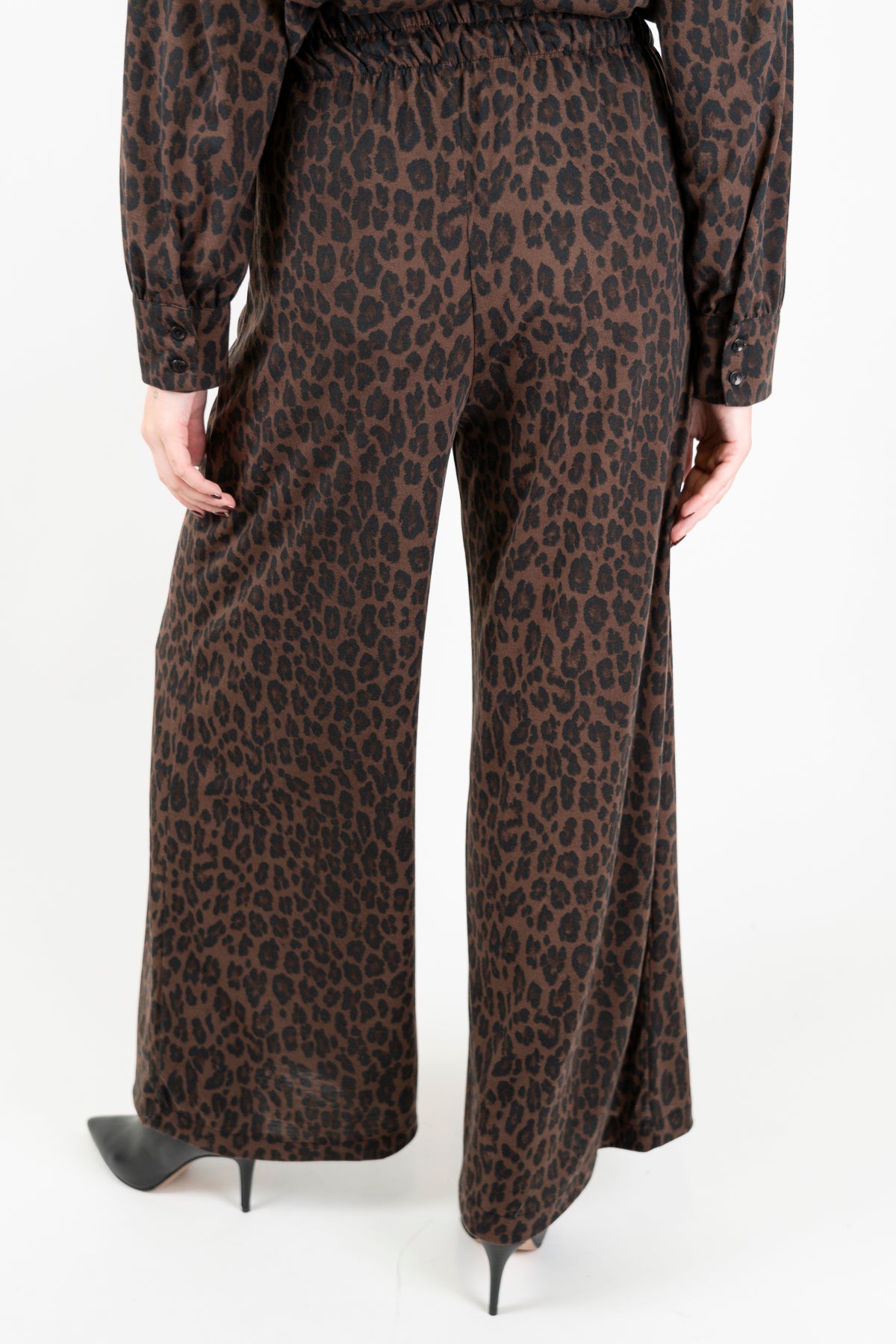 Tensione in - Pantalaccio palazzo in flanella leggera fantasia animalier con elasico in vita e coulisse