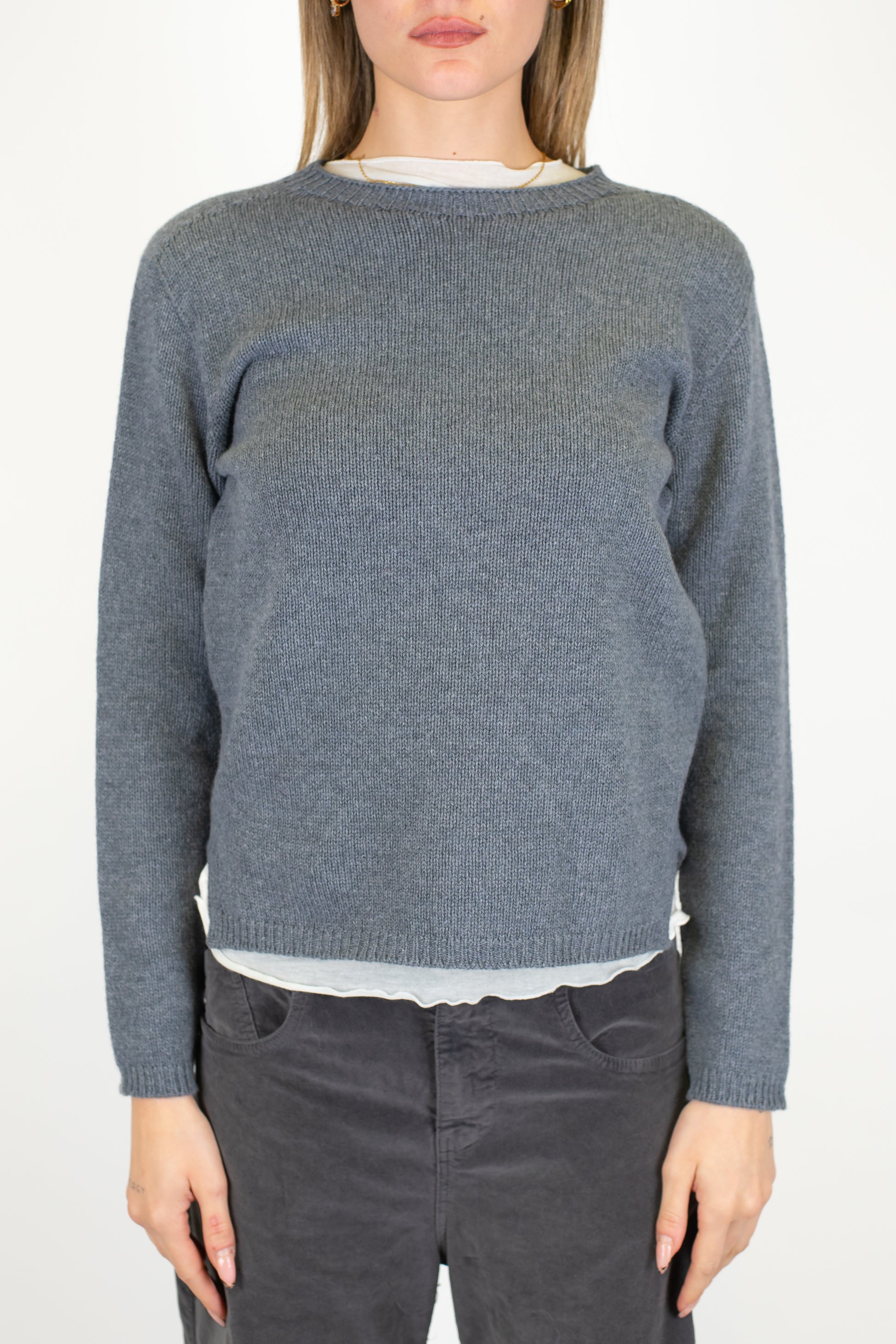 Tensione in - Maglia girocollo in misto lana e cashmere con spacchetti laterali