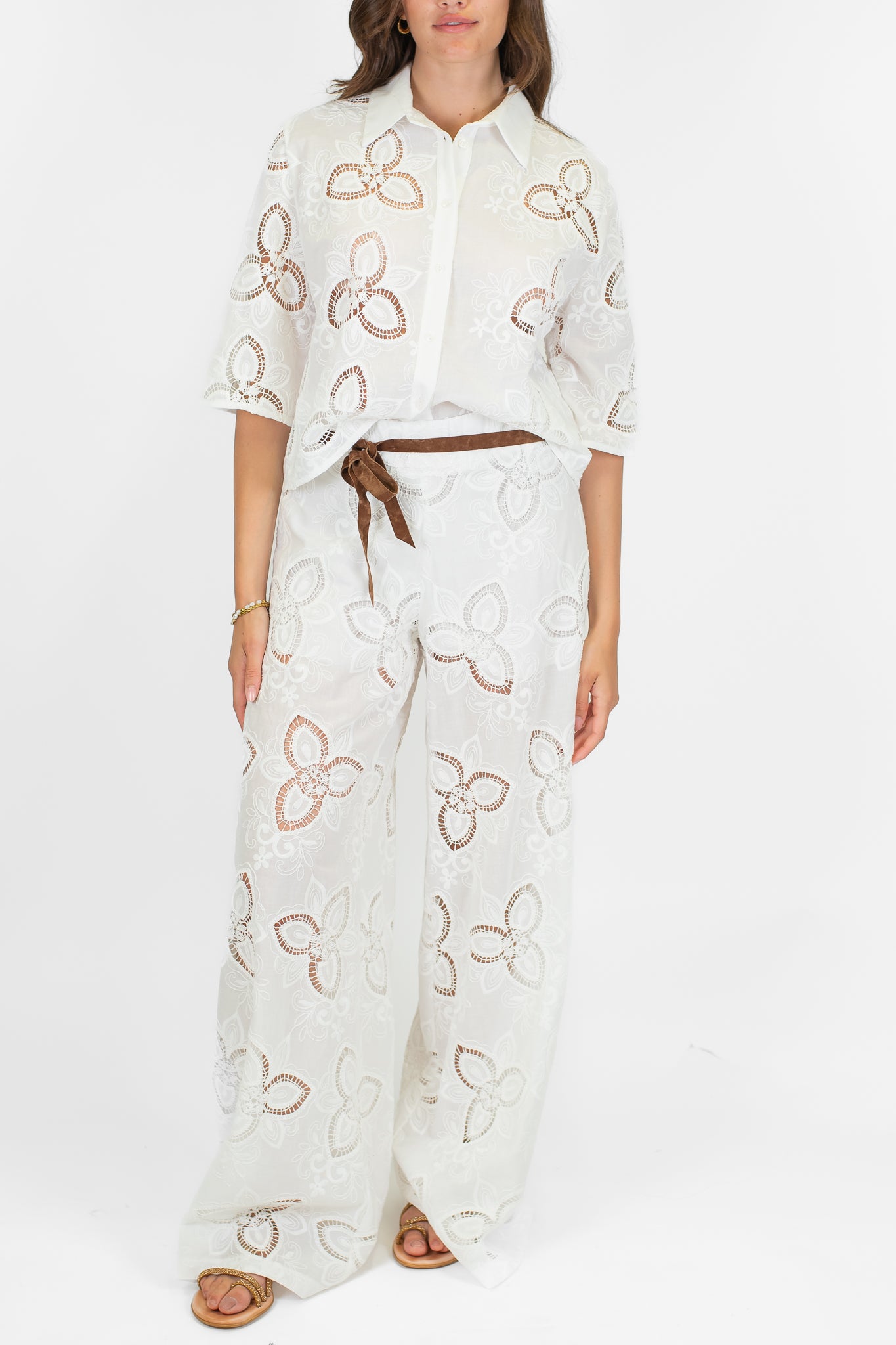 Motel - Patalone palazzo con ricami in pizzo sangallo e chiusura con zip sul retro