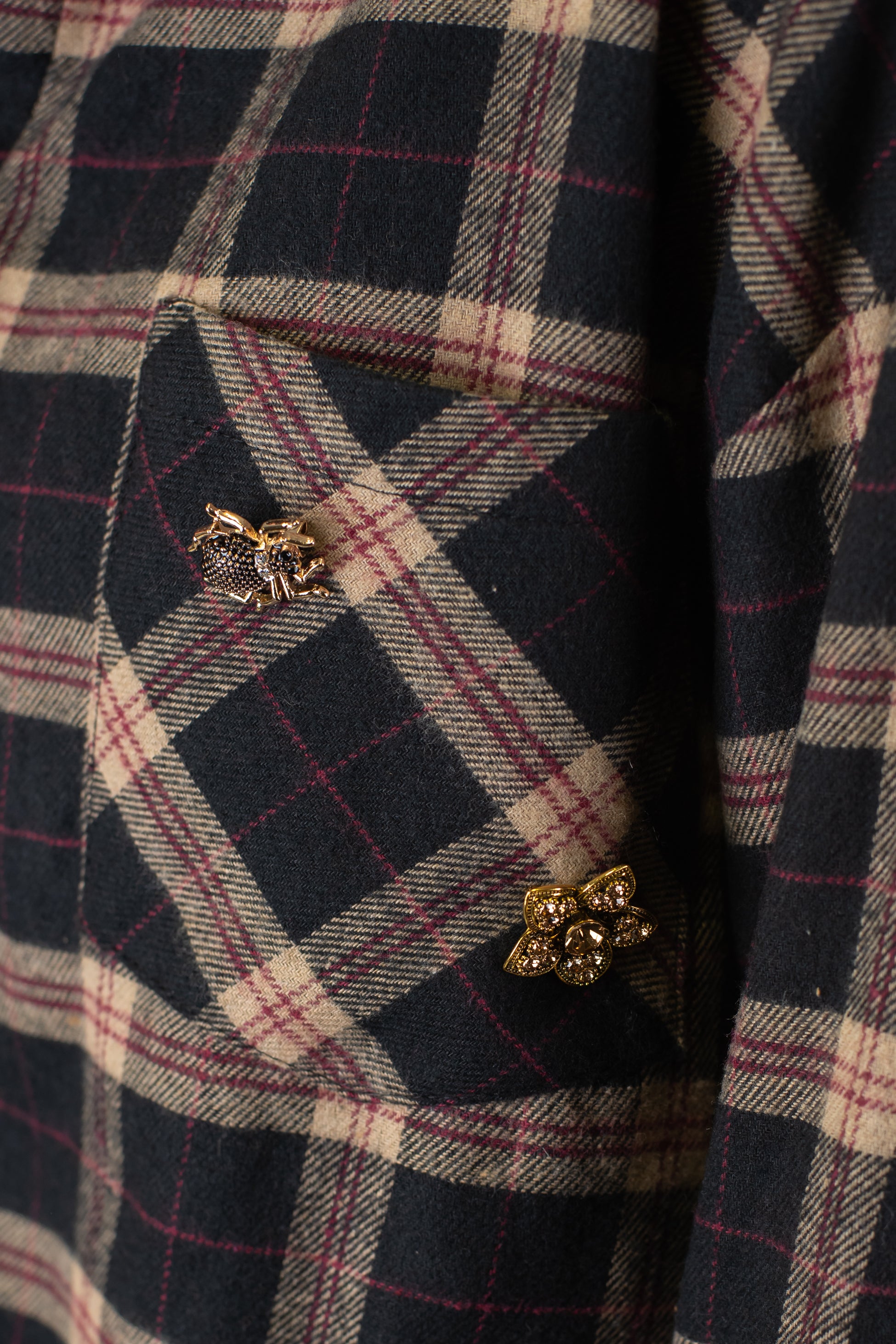 Motel - Camicia fantasia quadri con spille sul taschino