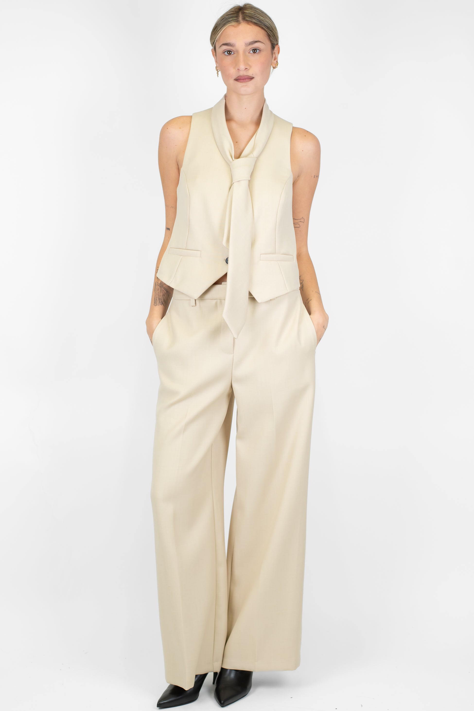 Tensione in - Gilet con cravatta in tessuto