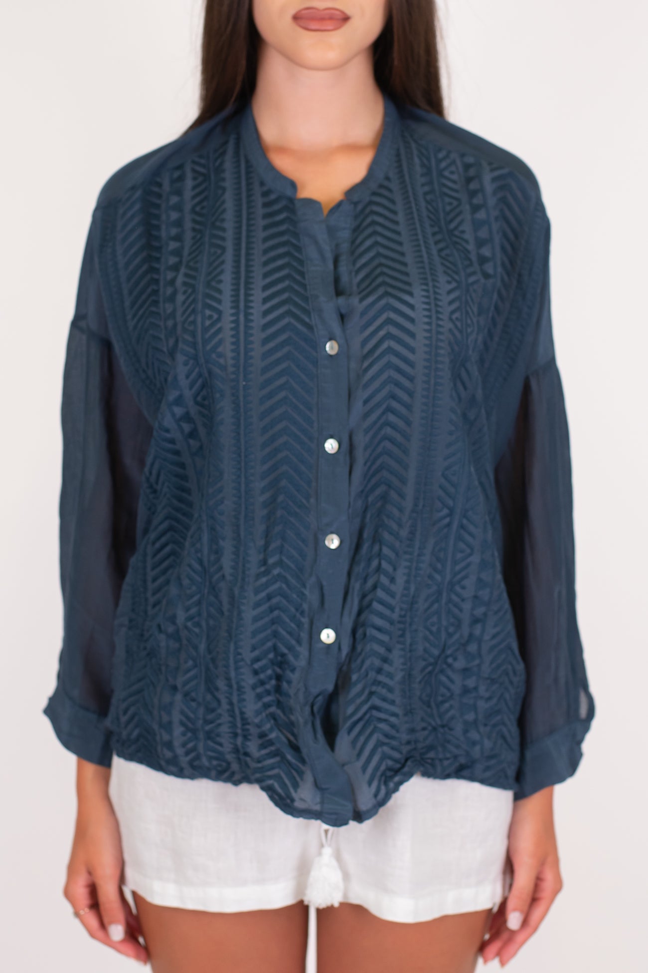 Tensione in - Camicia in misto seta fantasia spigata tono su tono