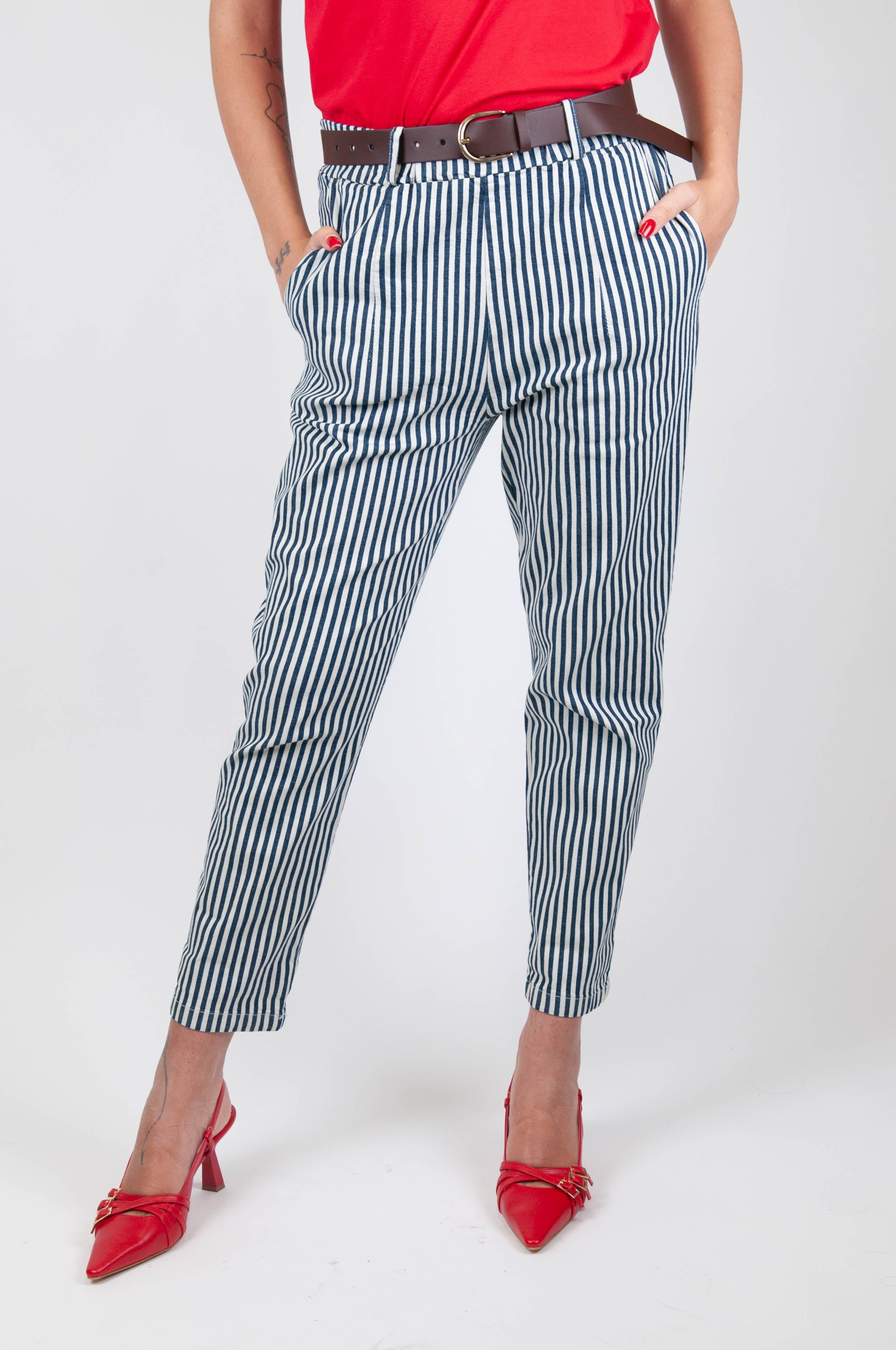 Tension in - Striped patterned trousers with pleats and dropped crotch