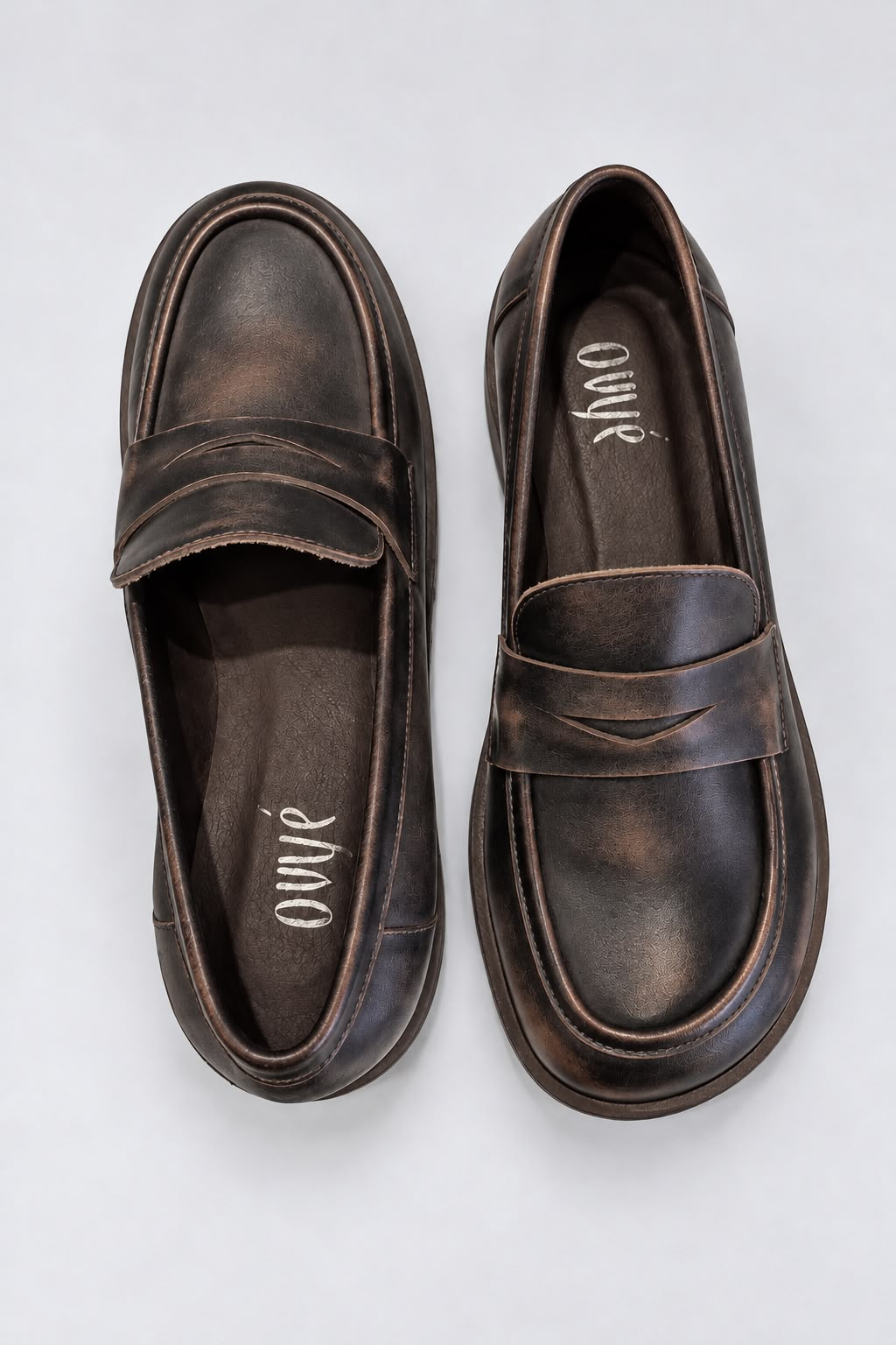 Ovyè - Mocassino in pelle invecchiata con punta quadrata