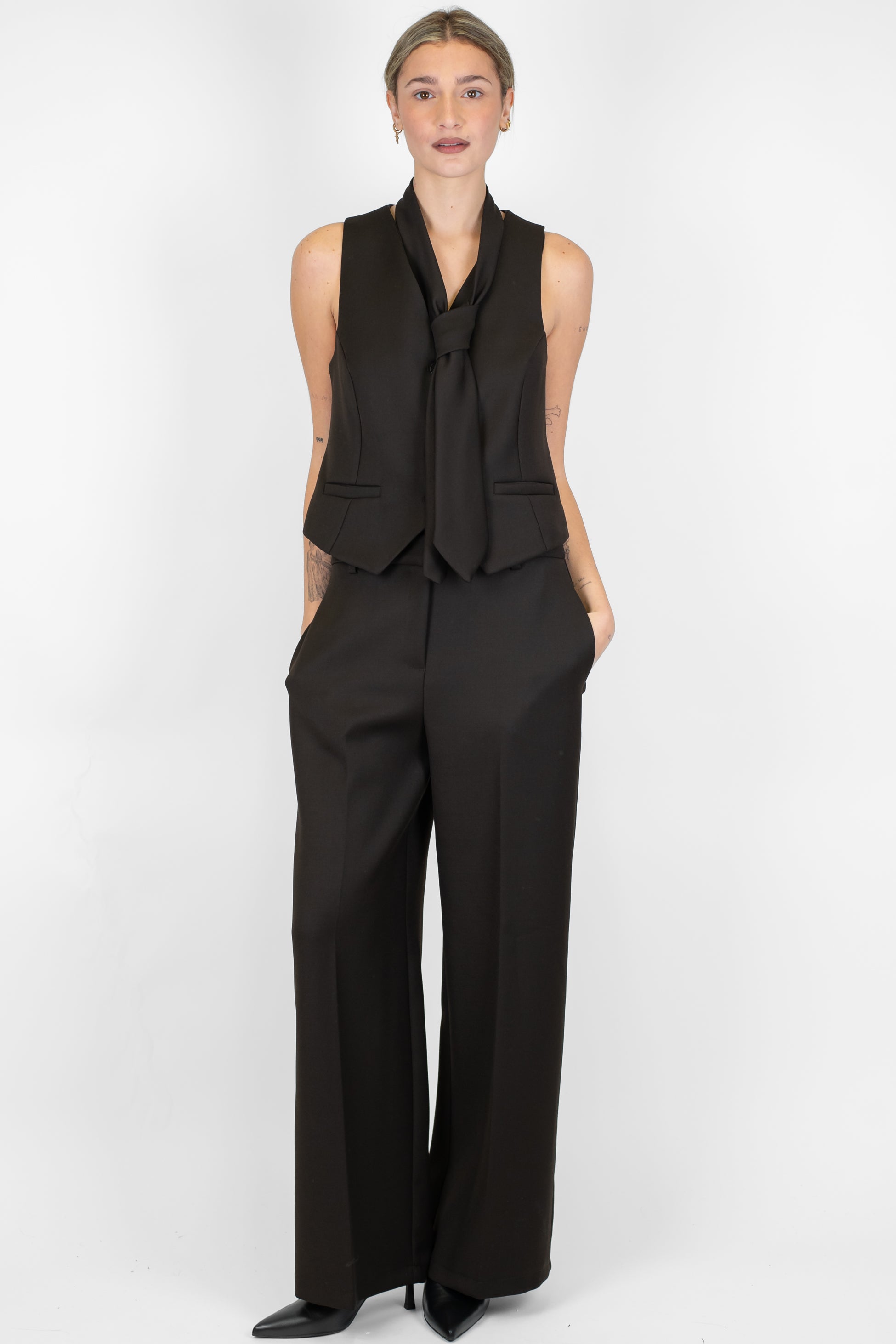 Tensione in - Gilet con cravatta in tessuto