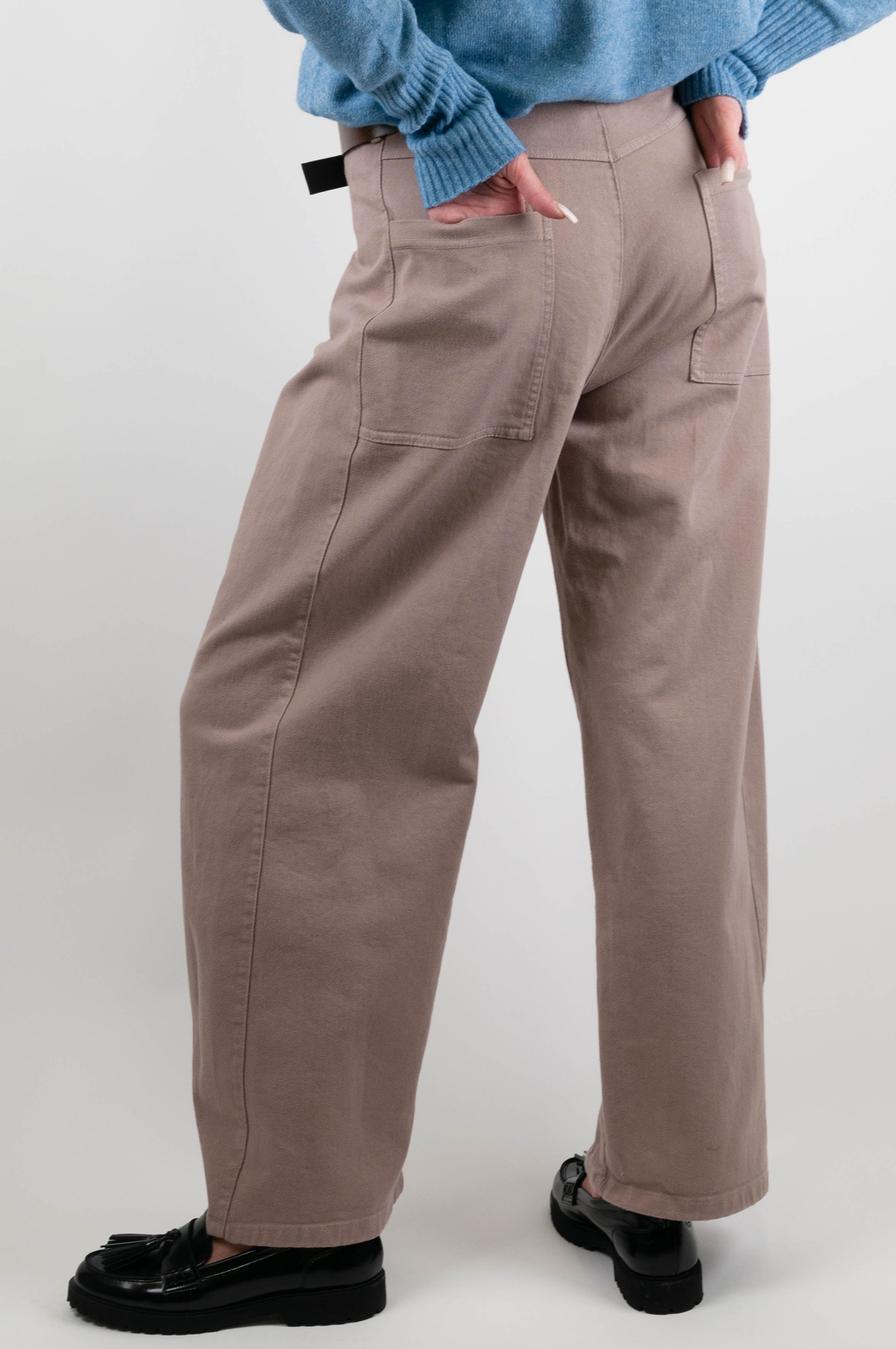 Tensione in - Pantalone regular con quattro tasche